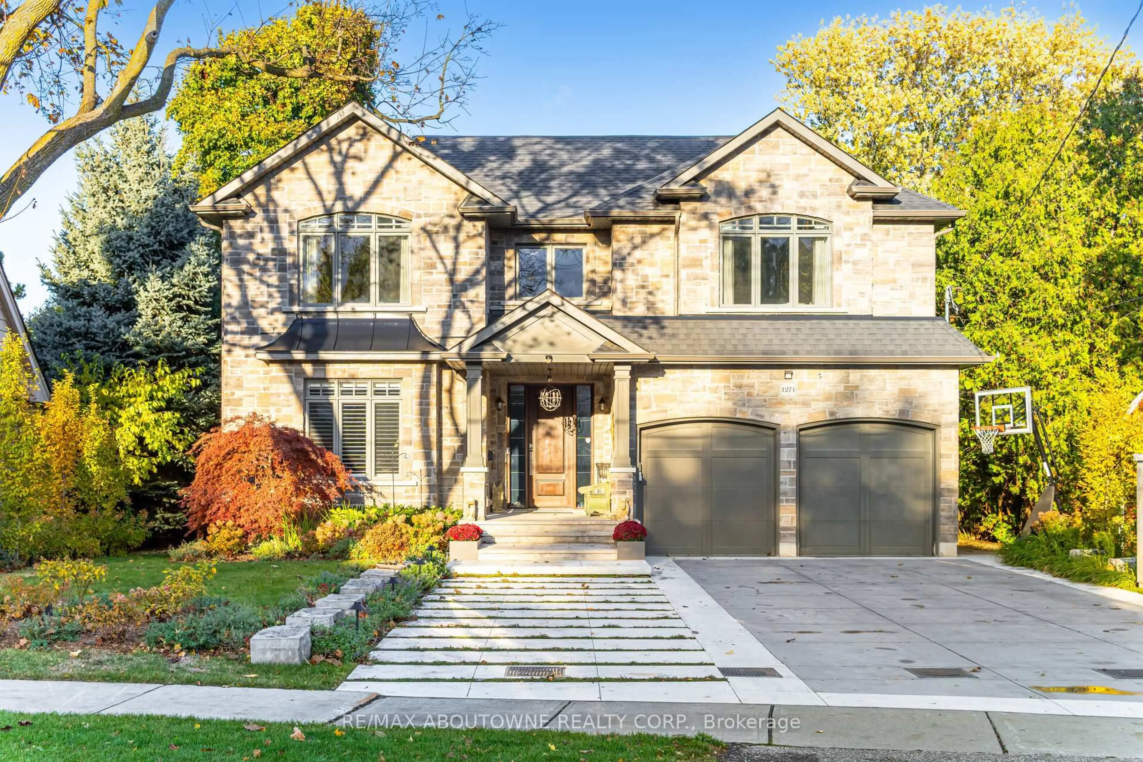 Home with brick exterior material, street for 1271 Mineola Gdns, Mississauga Ontario L5G 3Y5