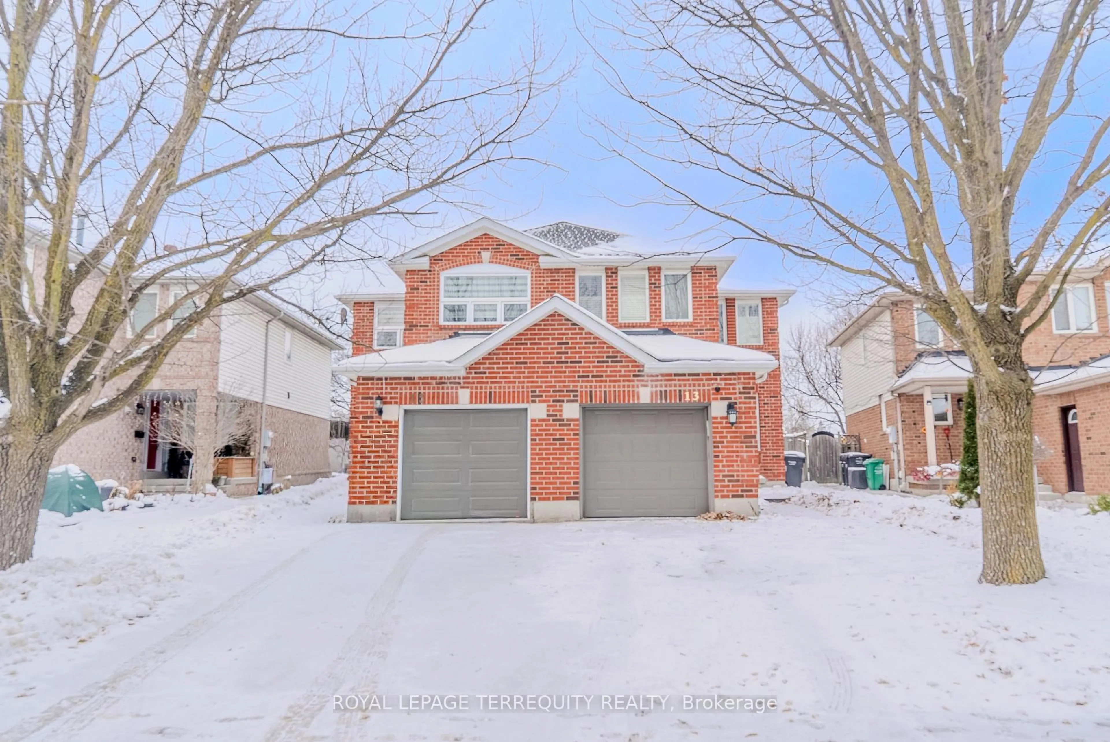 A pic from outside/outdoor area/front of a property/back of a property/a pic from drone, street for 13 Southwell Pl, Brampton Ontario L6Z 4S8