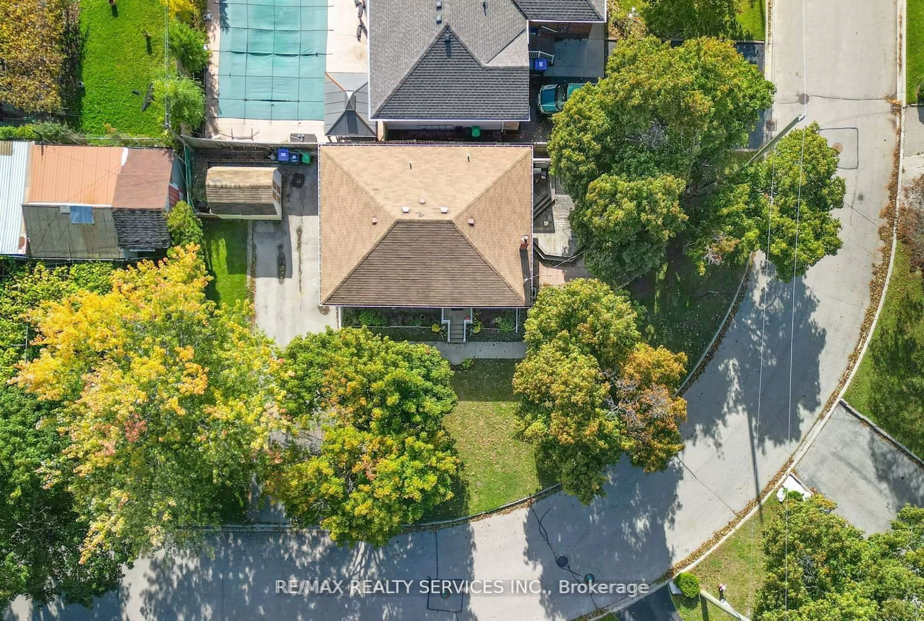 A pic from outside/outdoor area/front of a property/back of a property/a pic from drone, street for 31 Brisco St, Brampton Ontario L6V 1X1
