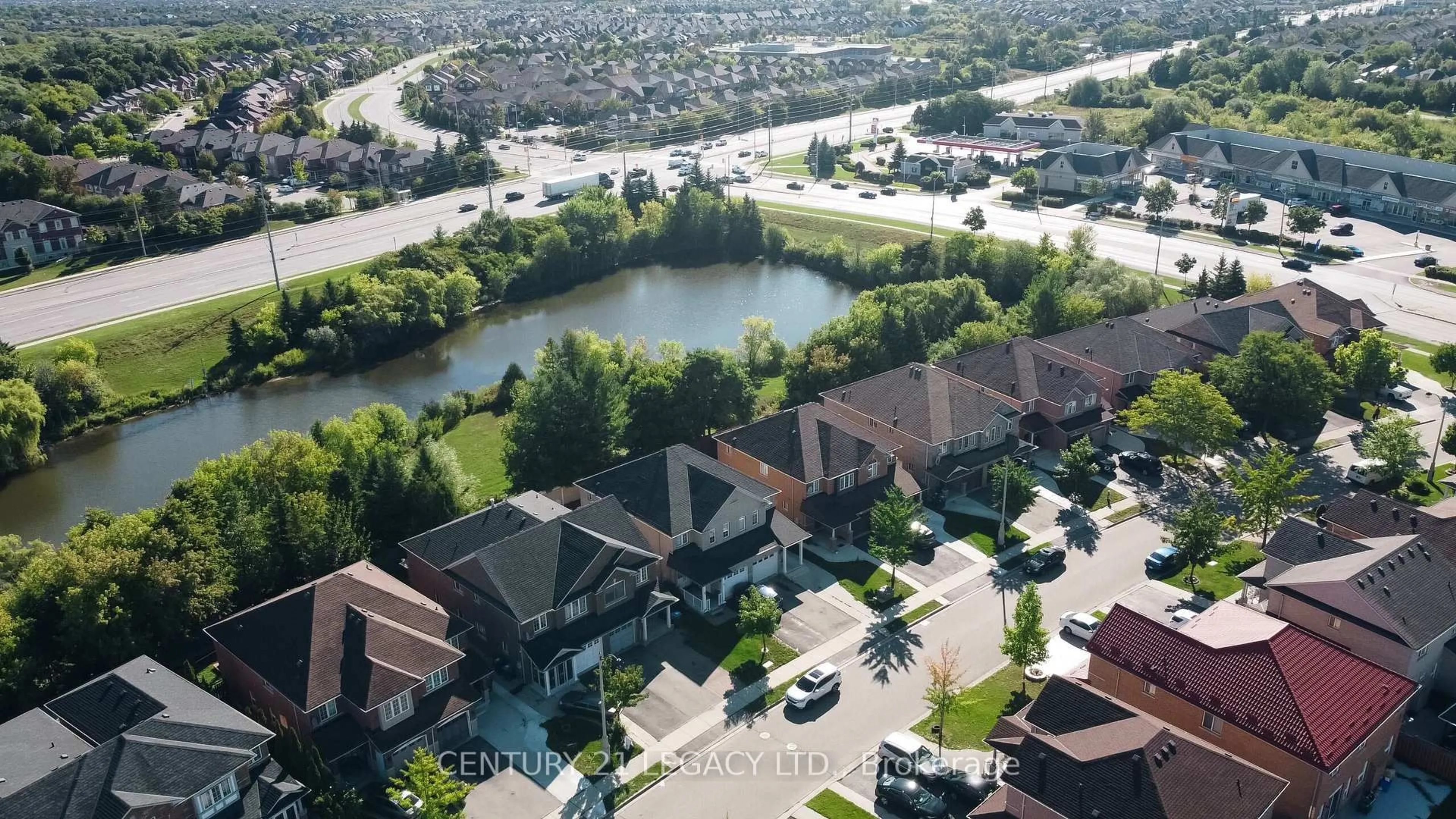 A pic from outside/outdoor area/front of a property/back of a property/a pic from drone, unknown for 25 Revelstoke Pl, Brampton Ontario L6R 3G3