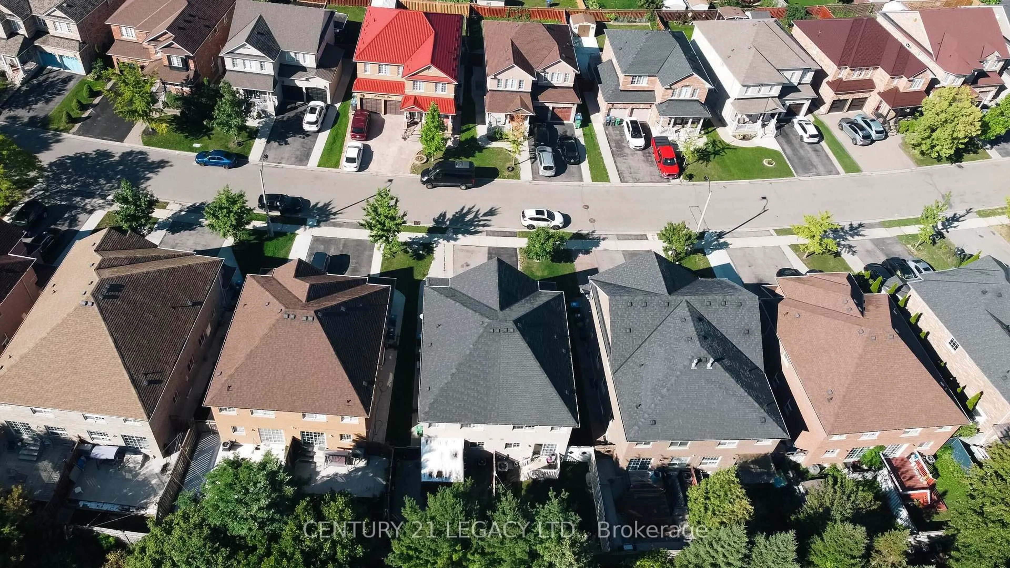 A pic from outside/outdoor area/front of a property/back of a property/a pic from drone, street for 25 Revelstoke Pl, Brampton Ontario L6R 3G3