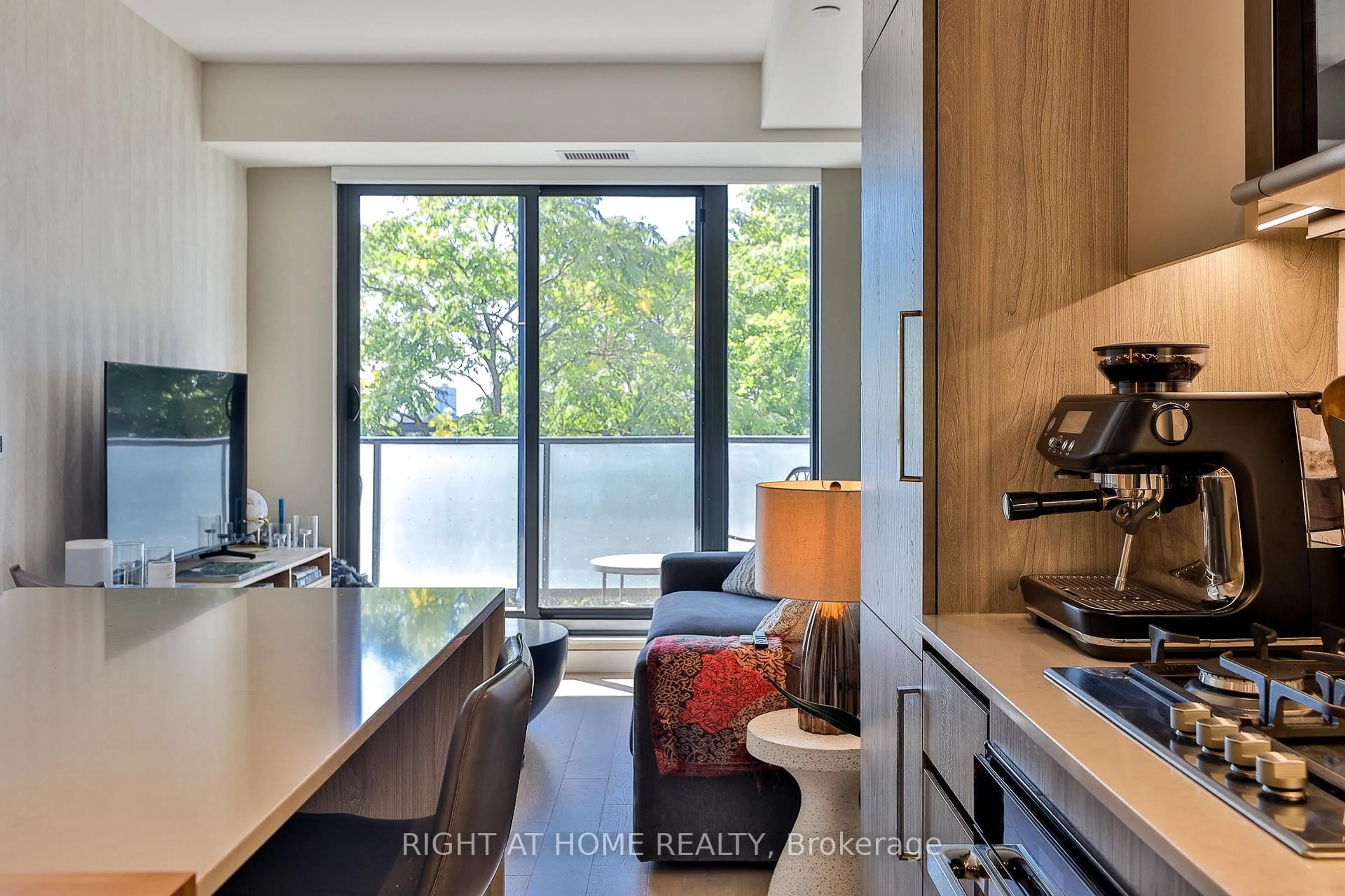 Unknown for 430 Roncesvalles Ave #410, Toronto Ontario M6R 0A6