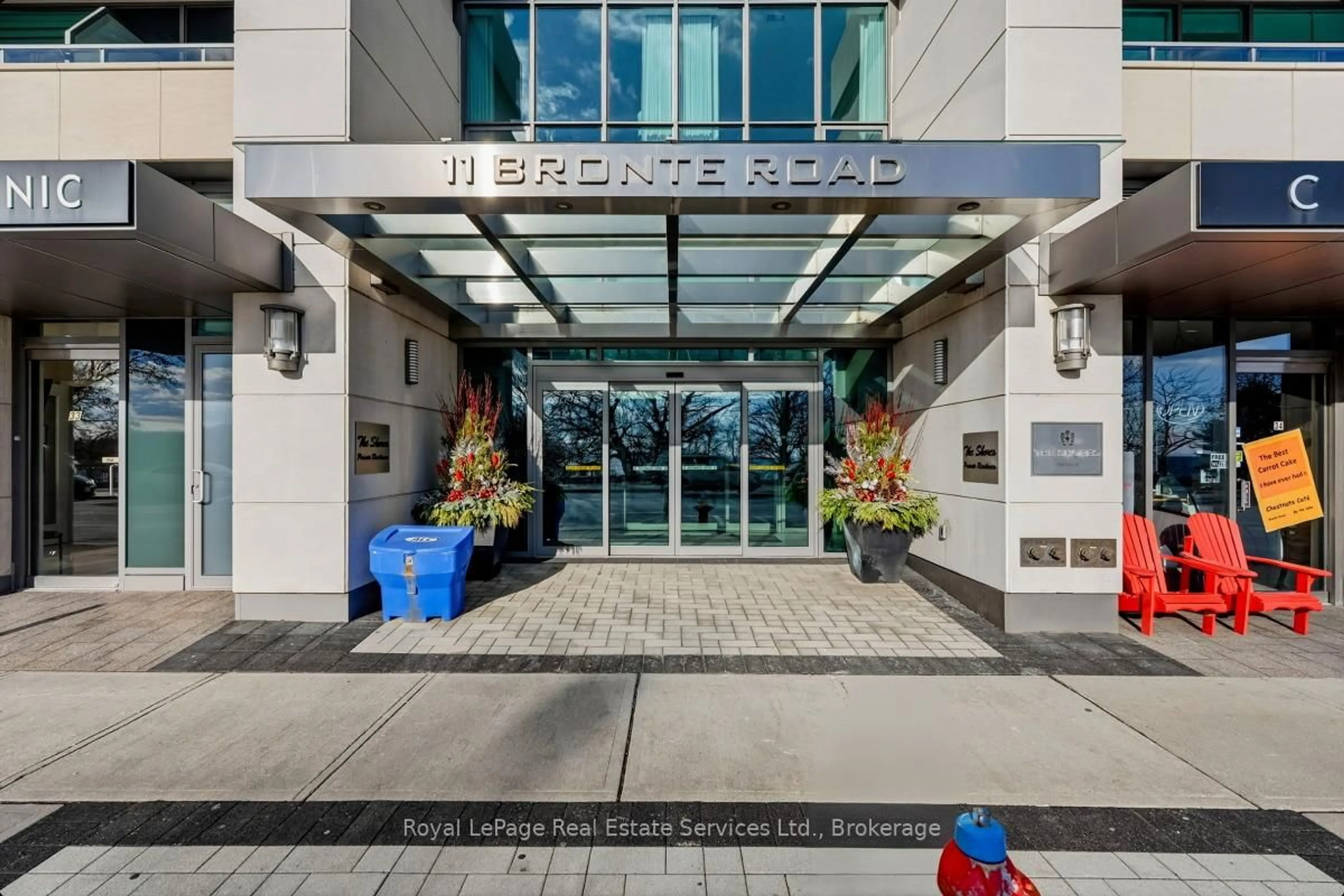 Indoor foyer for 11 Bronte Rd #508, Oakville Ontario L6L 0E1