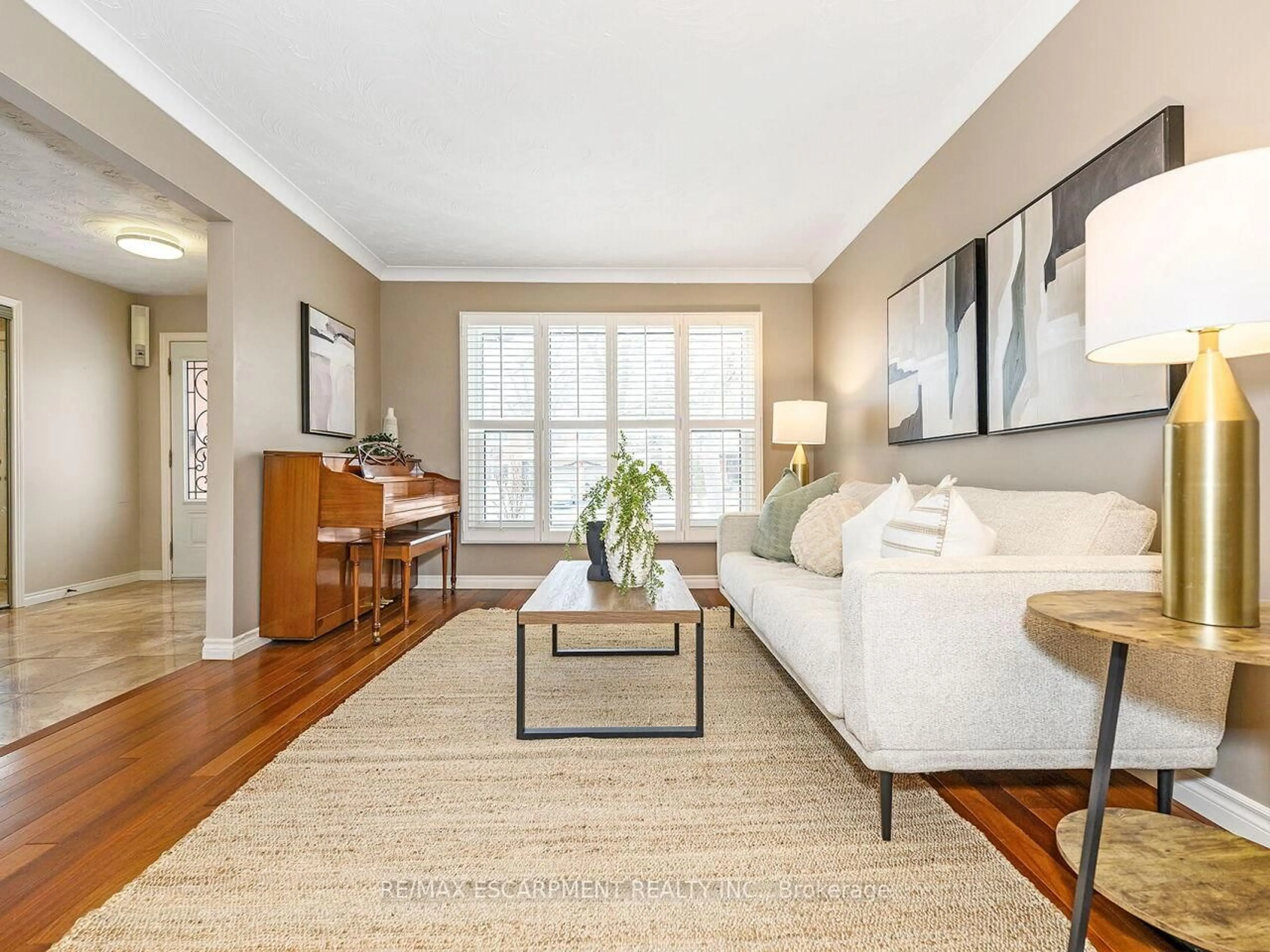 Living room with furniture, unknown for 2137 Cleaver Ave, Burlington Ontario L7M 3R1