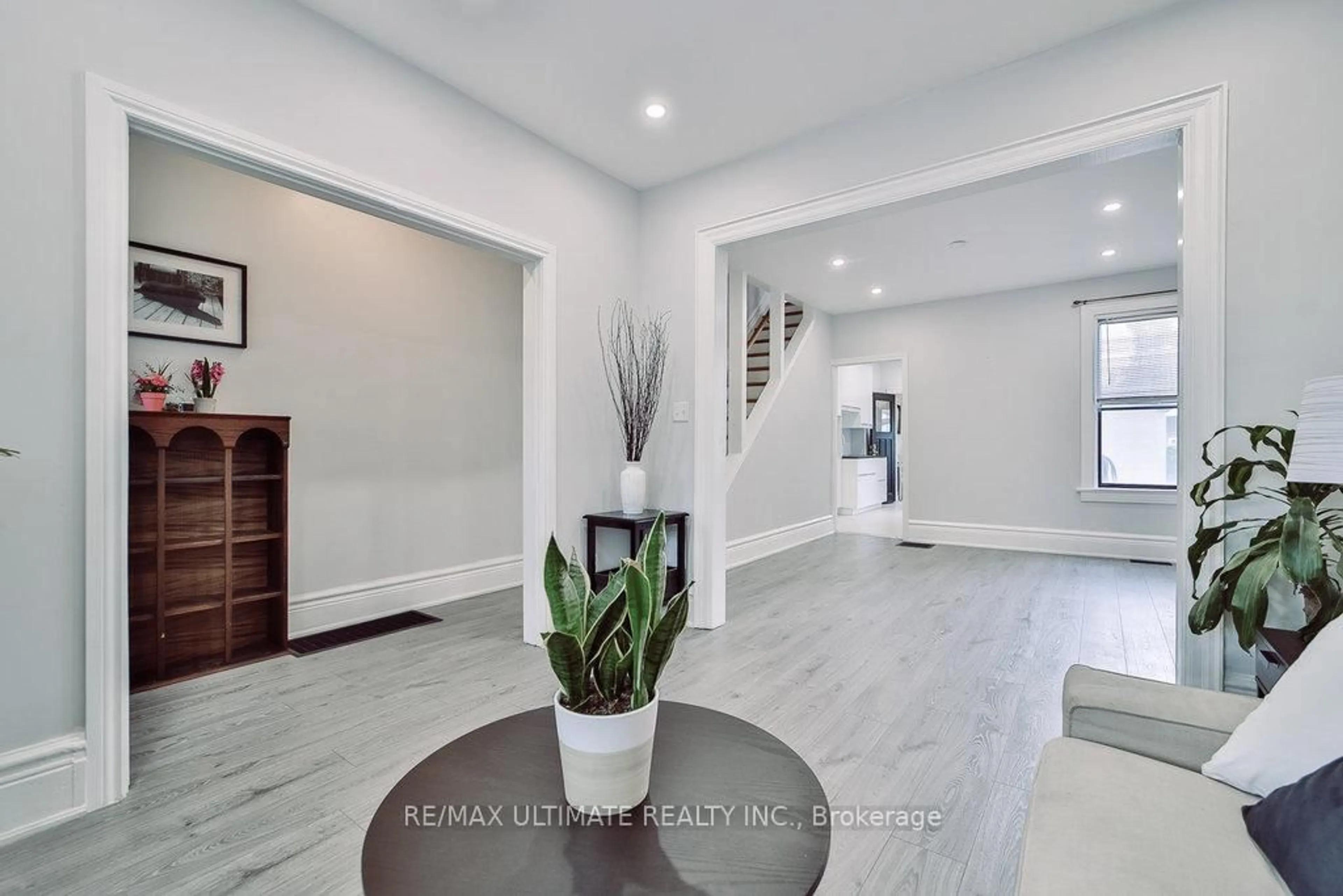 Indoor entryway for 493 Keele St, Toronto Ontario M6N 3E1