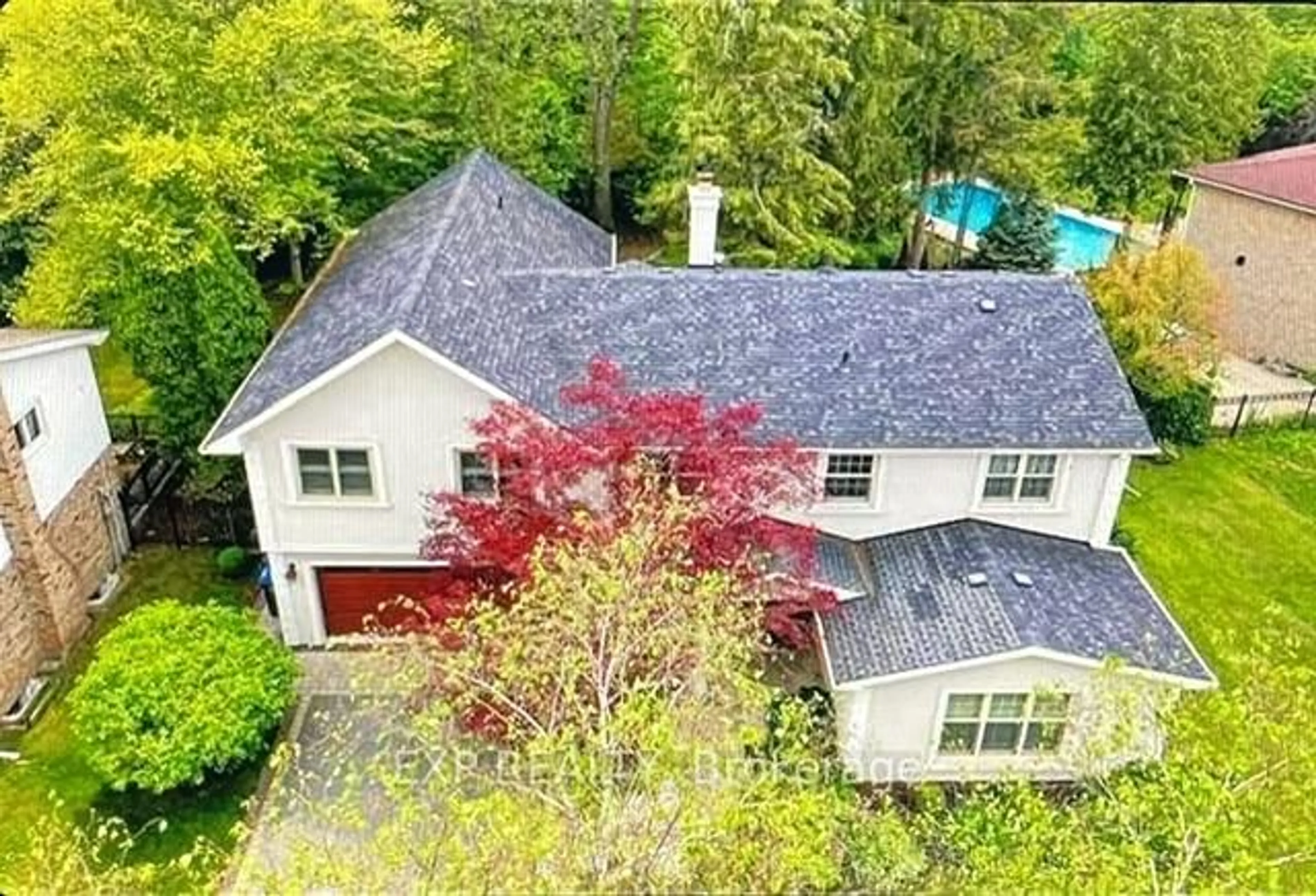 A pic from outside/outdoor area/front of a property/back of a property/a pic from drone, street for 2198 Highriver Crt, Mississauga Ontario L5H 3K4