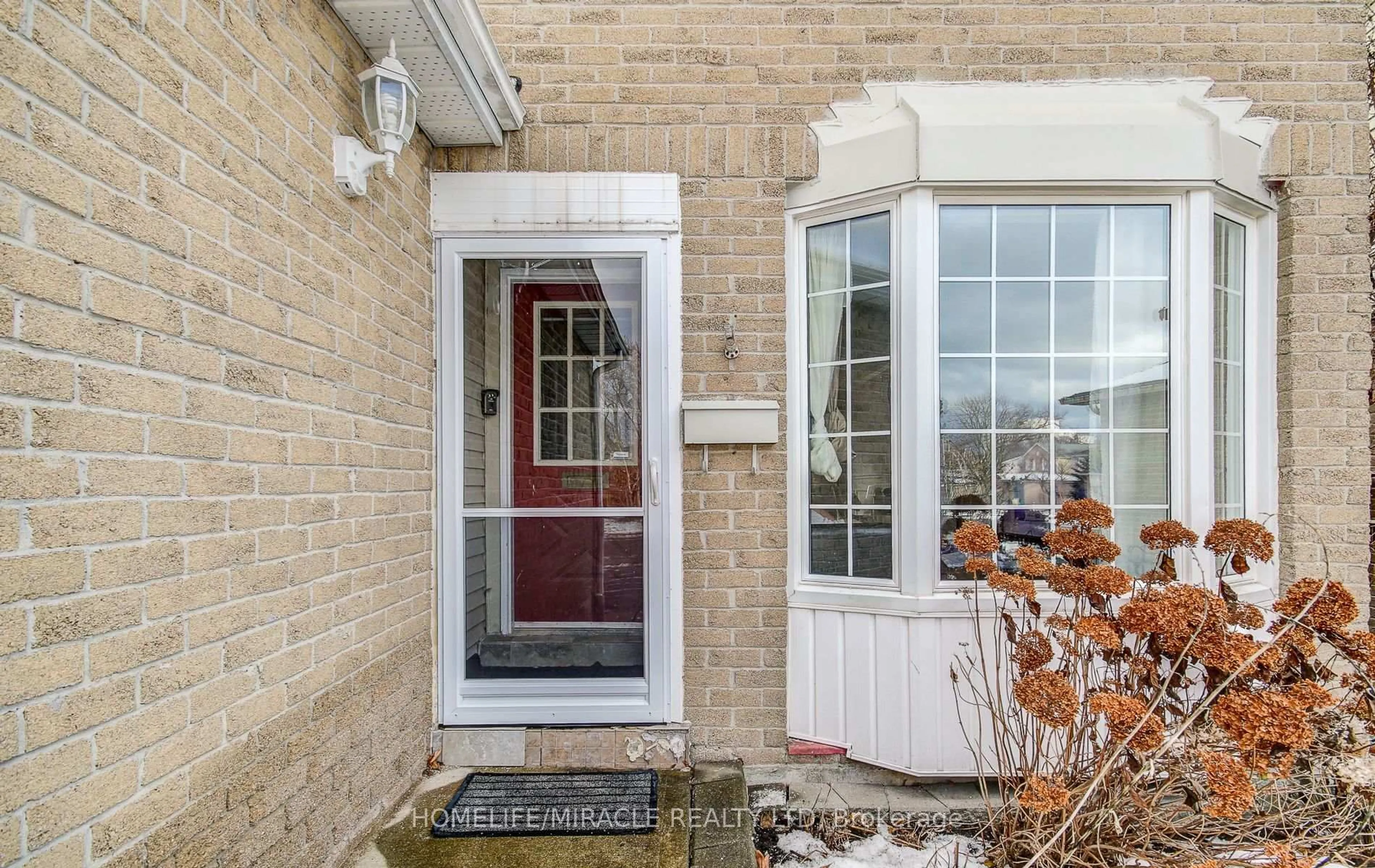Indoor entryway for 3124 Patrick Cres, Mississauga Ontario L5N 3G5