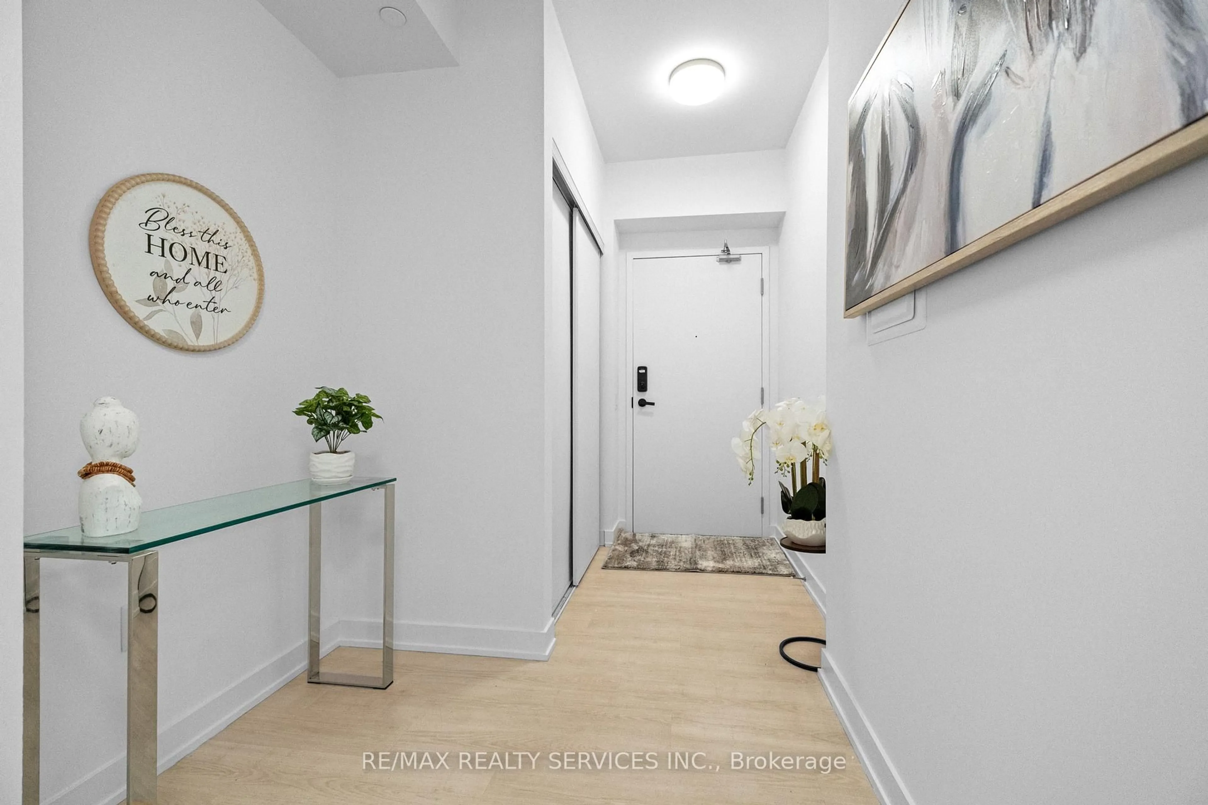 Indoor entryway for 3883 Quartz Rd #2701, Mississauga Ontario L5B 0M4