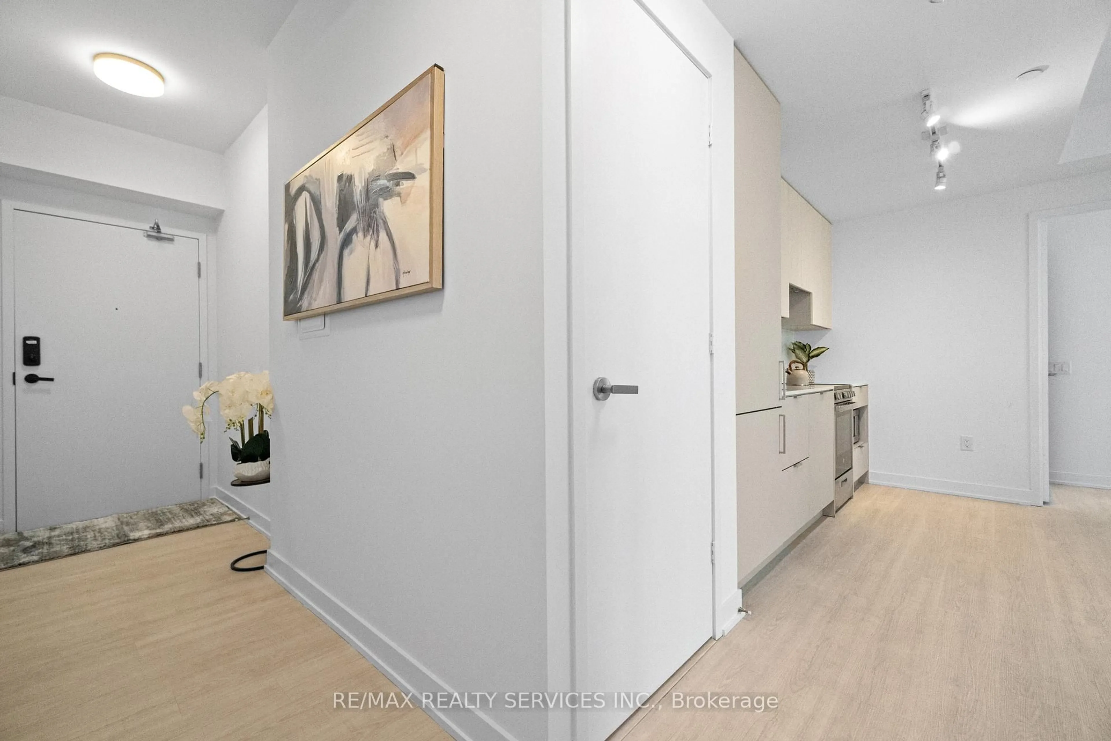 Indoor entryway for 3883 Quartz Rd #2701, Mississauga Ontario L5B 0M4