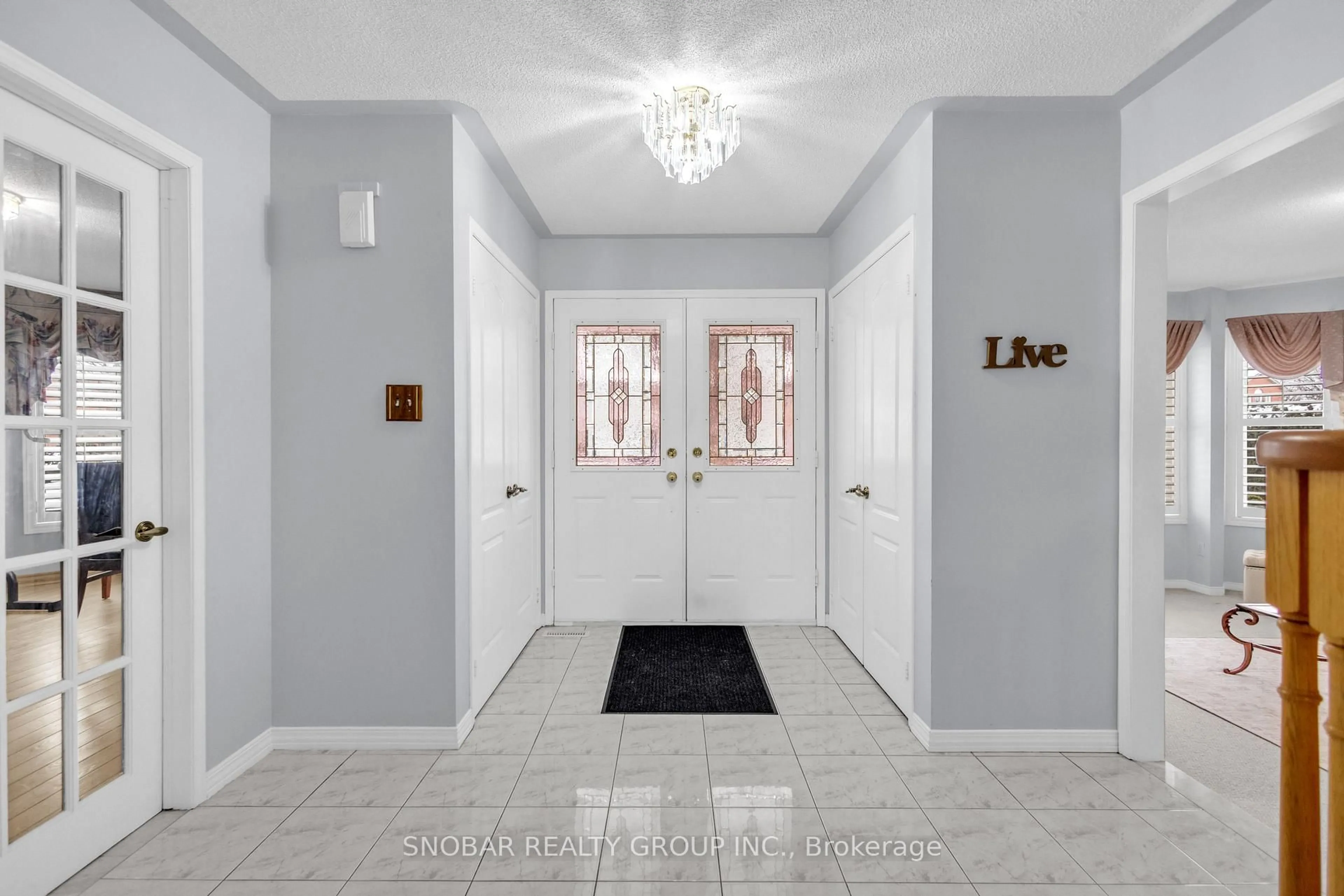Indoor entryway for 50 Ravenscroft Circ, Brampton Ontario L6Z 4P2