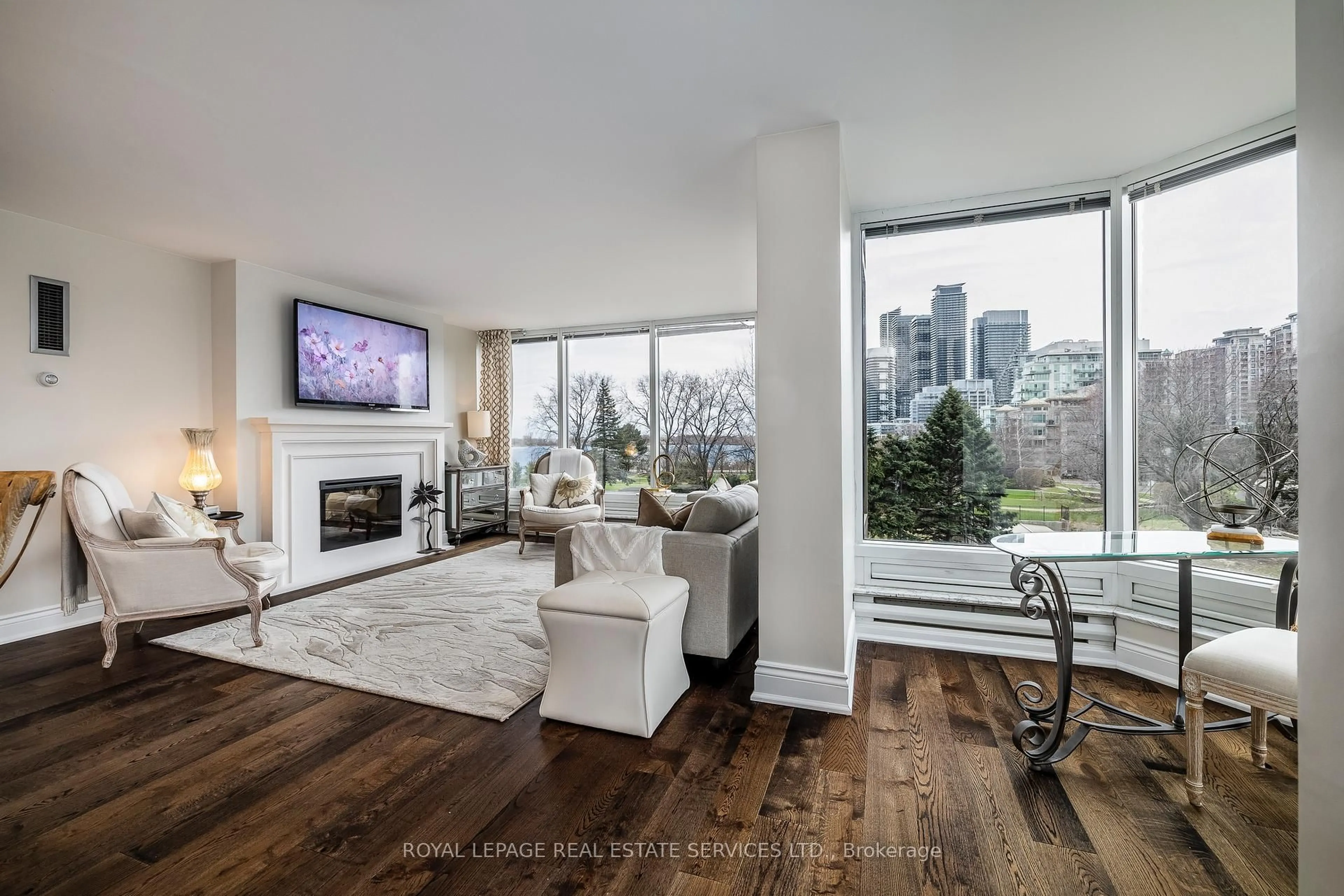 Living room with furniture, wood/laminate floor for 1 Palace Pier Crt #309, Toronto Ontario M8V 3W9