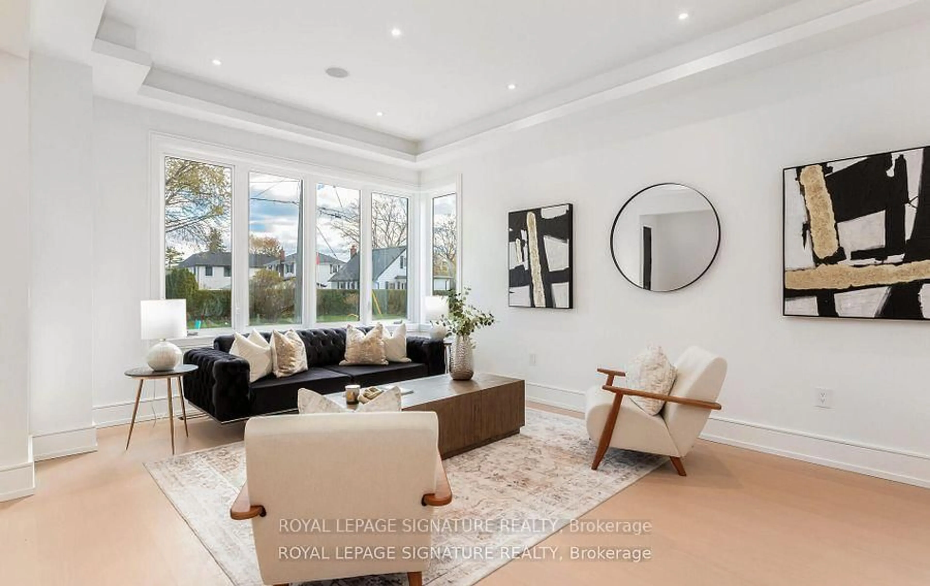 Living room with furniture, unknown for 365 Jumna Ave, Mississauga Ontario L5G 1Y5