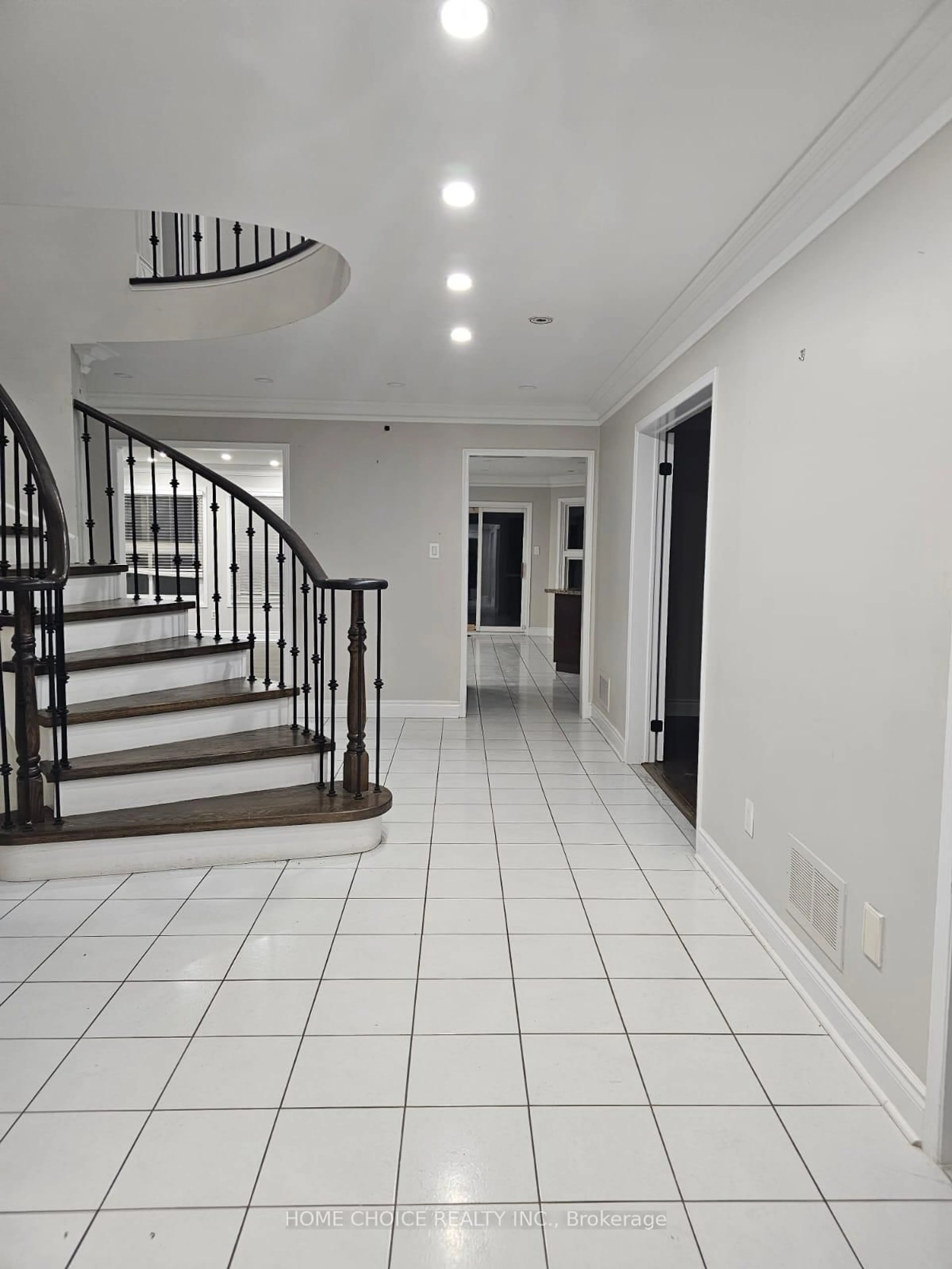 Indoor foyer for 45 Livingston Dr, Caledon Ontario L7C 1A1
