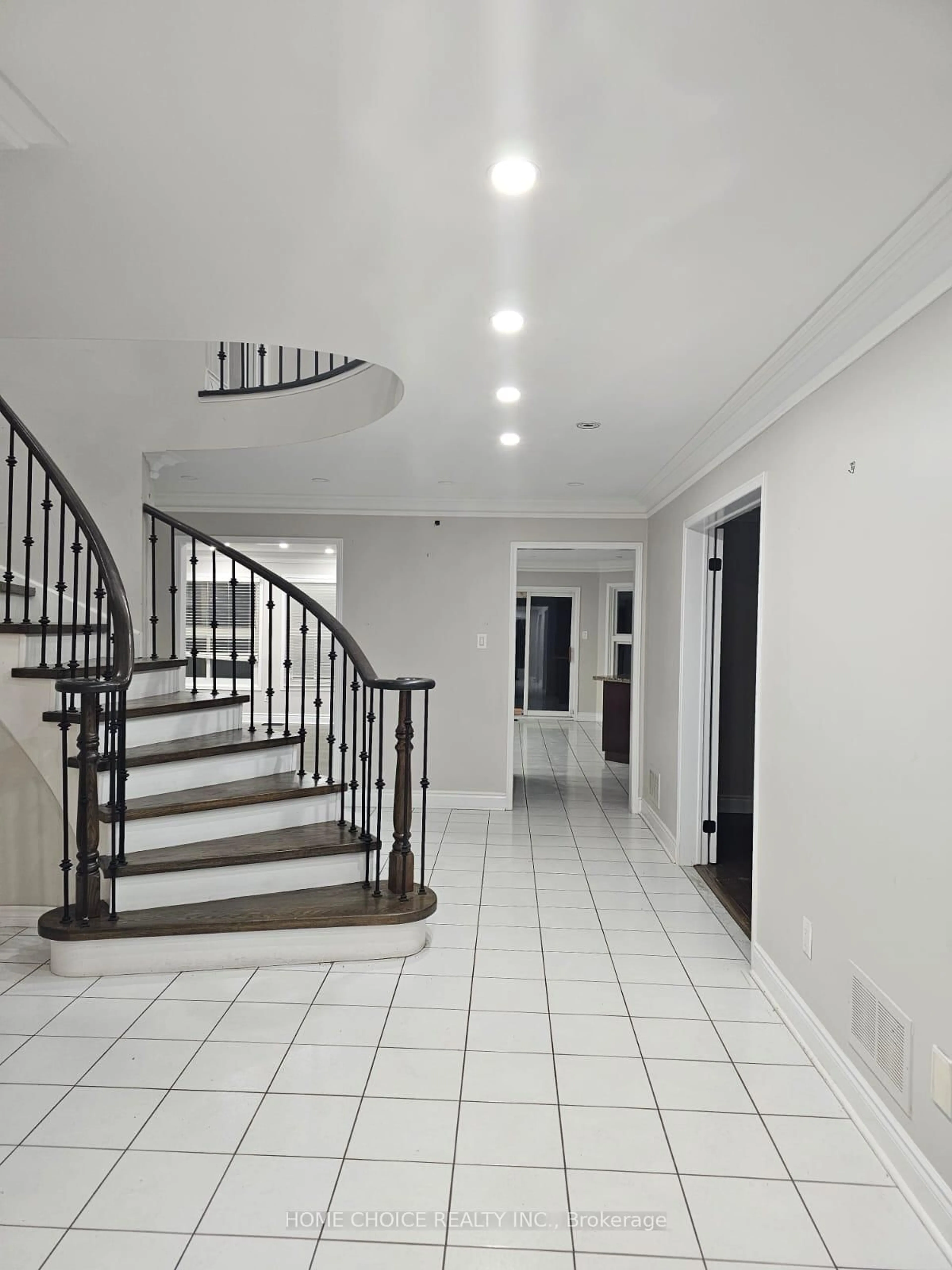 Indoor foyer for 45 Livingston Dr, Caledon Ontario L7C 1A1
