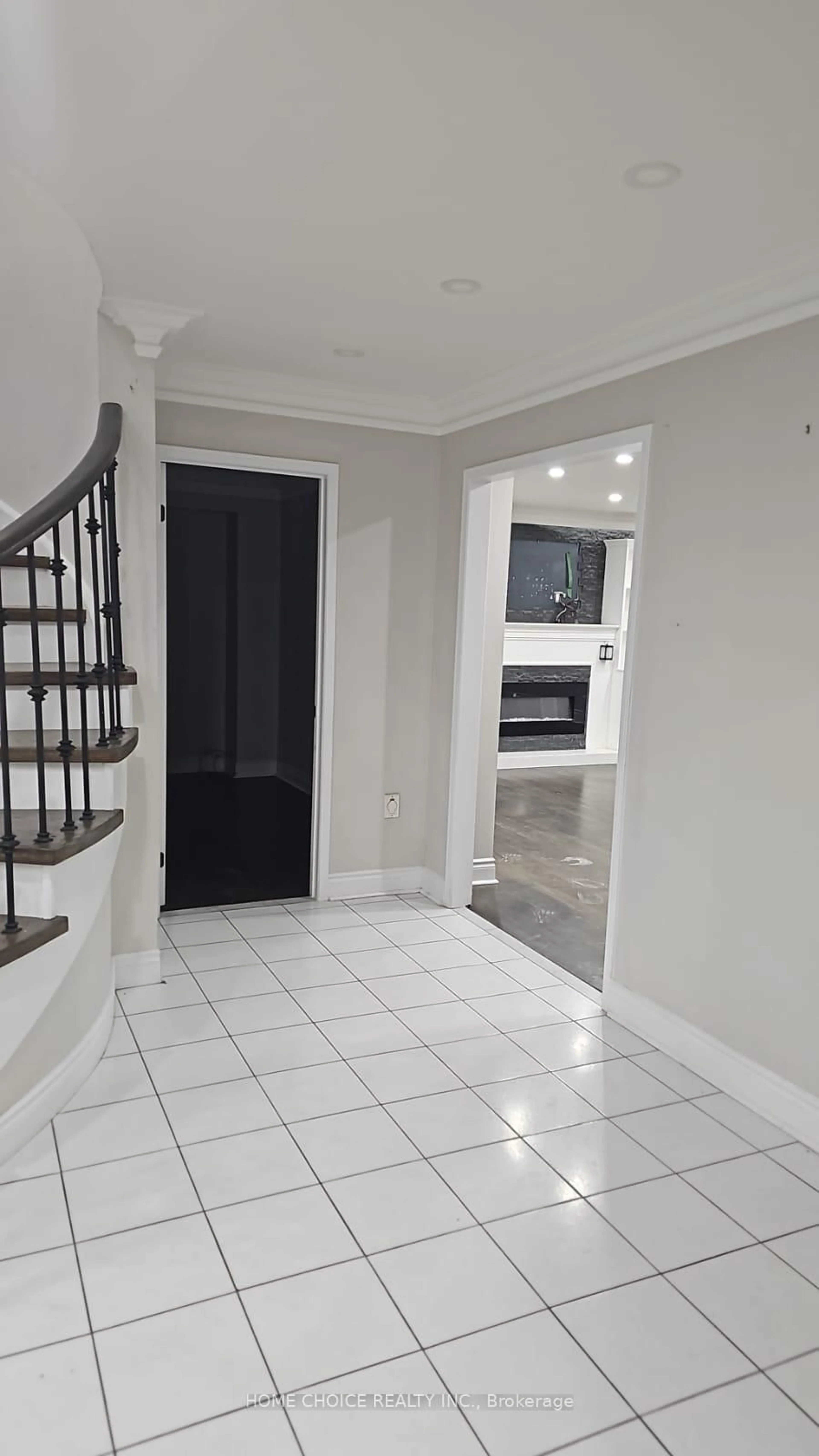 Indoor foyer for 45 Livingston Dr, Caledon Ontario L7C 1A1