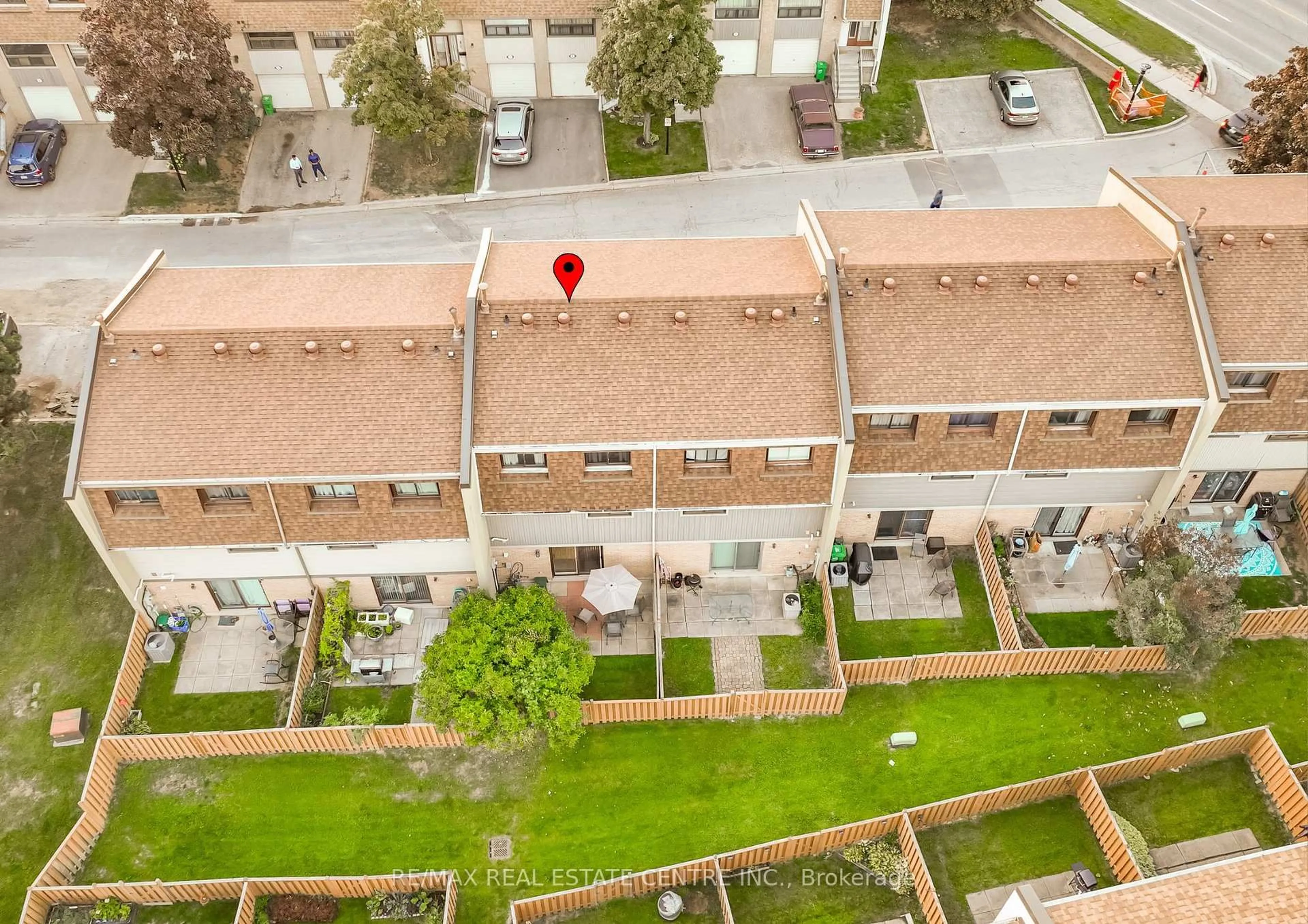 A pic from outside/outdoor area/front of a property/back of a property/a pic from drone, city buildings view from balcony for 143 Ashton Cres #143, Brampton Ontario L6S 3J9