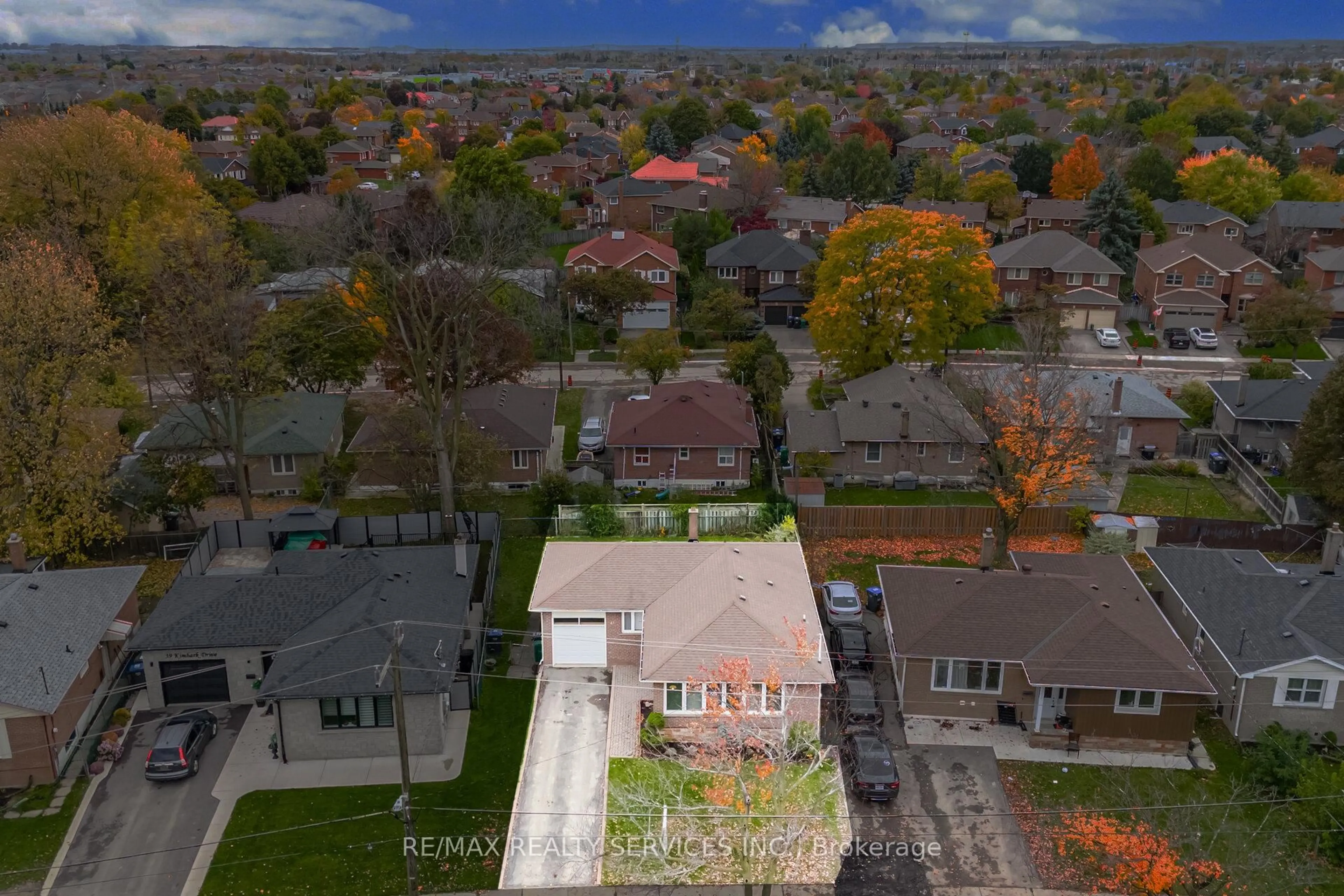A pic from outside/outdoor area/front of a property/back of a property/a pic from drone, street for 41 Kimbark Dr, Brampton Ontario L6X 2A3