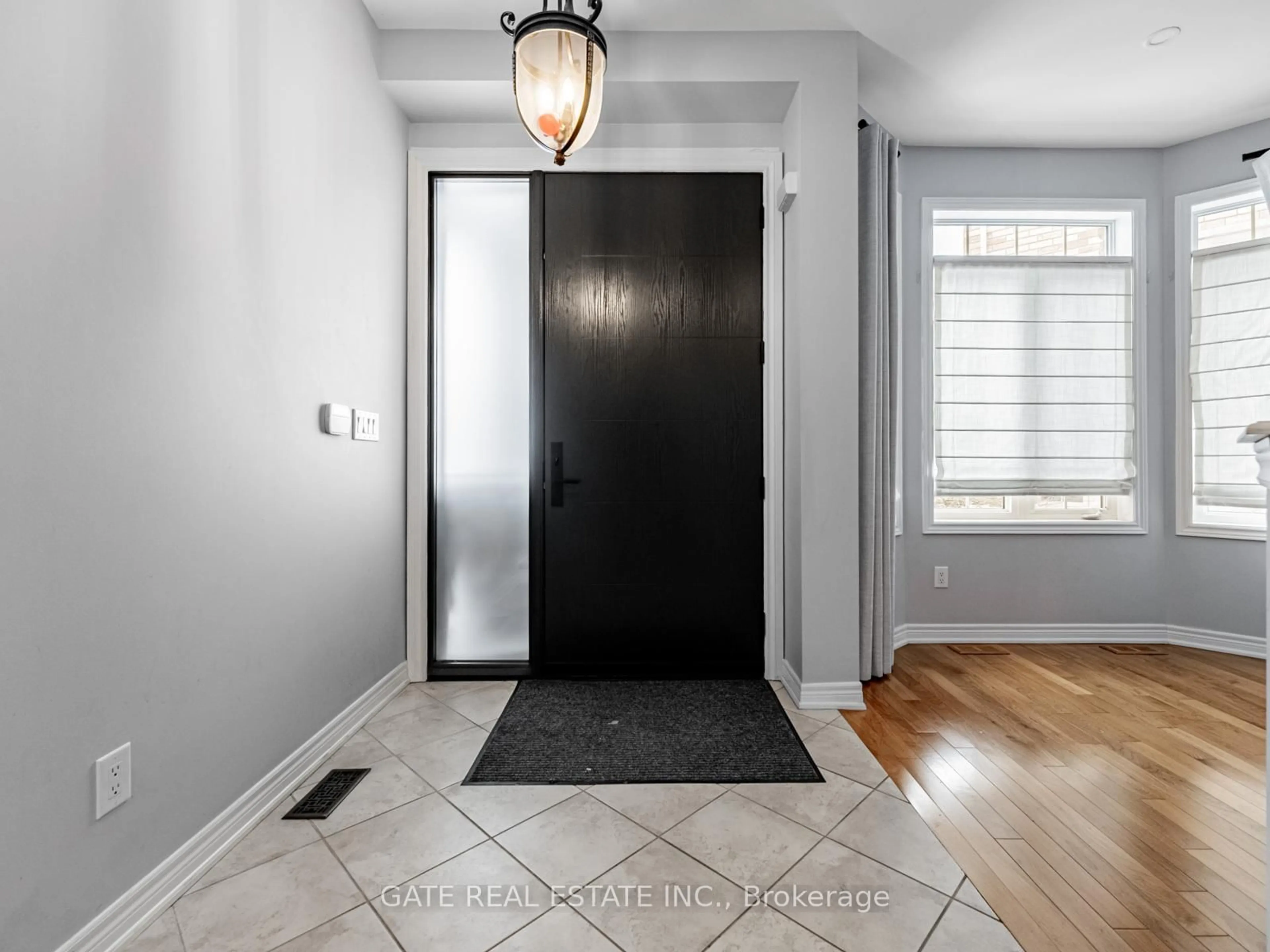 Indoor entryway for 4622 Ethel Rd, Burlington Ontario L7M 0G7
