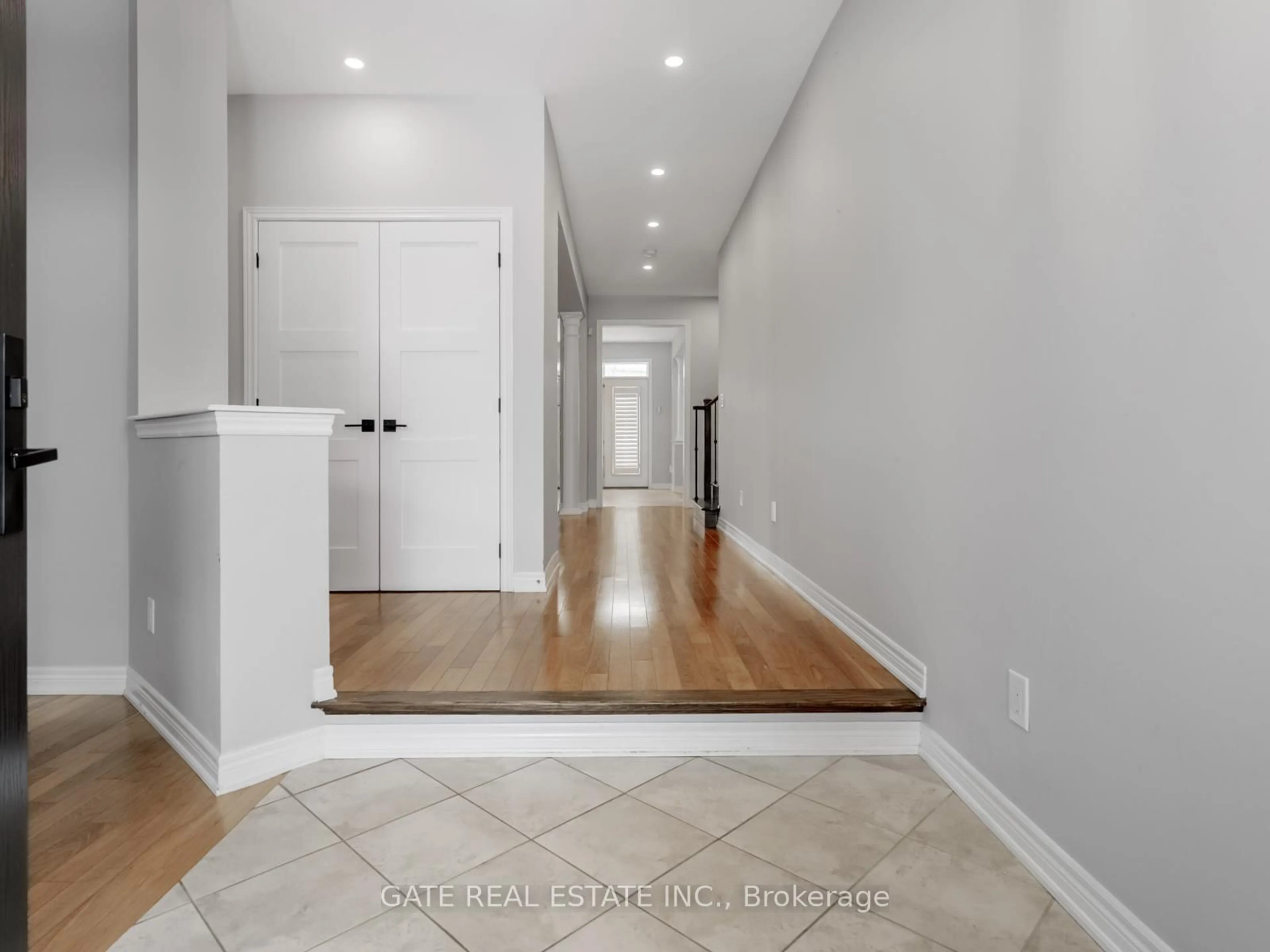 Indoor entryway for 4622 Ethel Rd, Burlington Ontario L7M 0G7