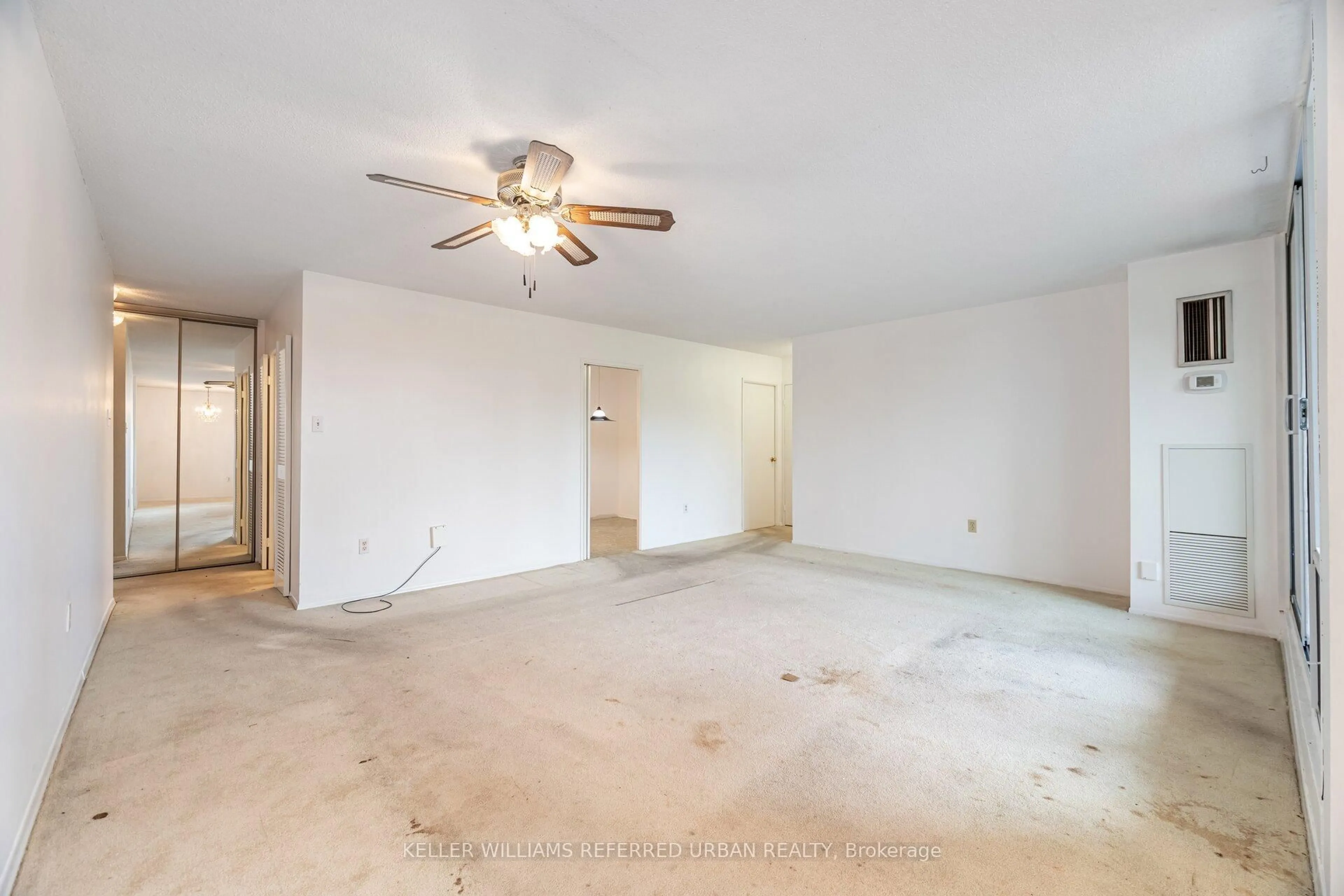 A pic of a room for 1515 Lakeshore Rd #404, Mississauga Ontario L5E 3E3