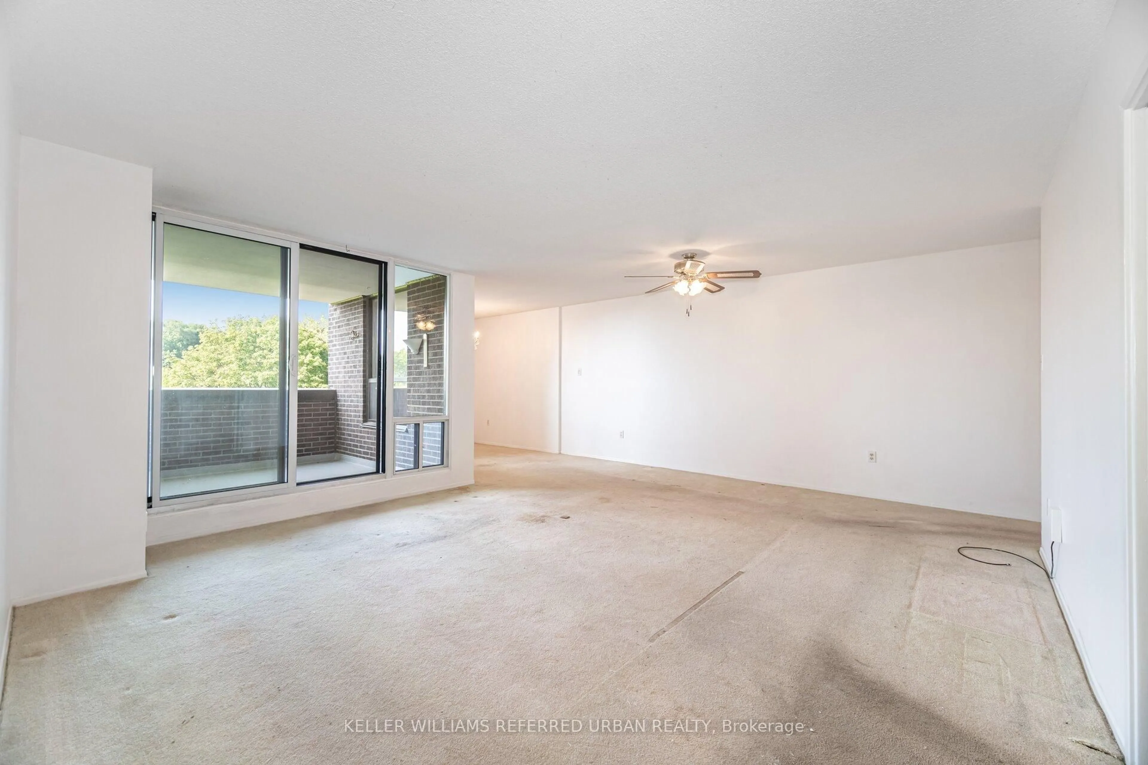 A pic of a room for 1515 Lakeshore Rd #404, Mississauga Ontario L5E 3E3