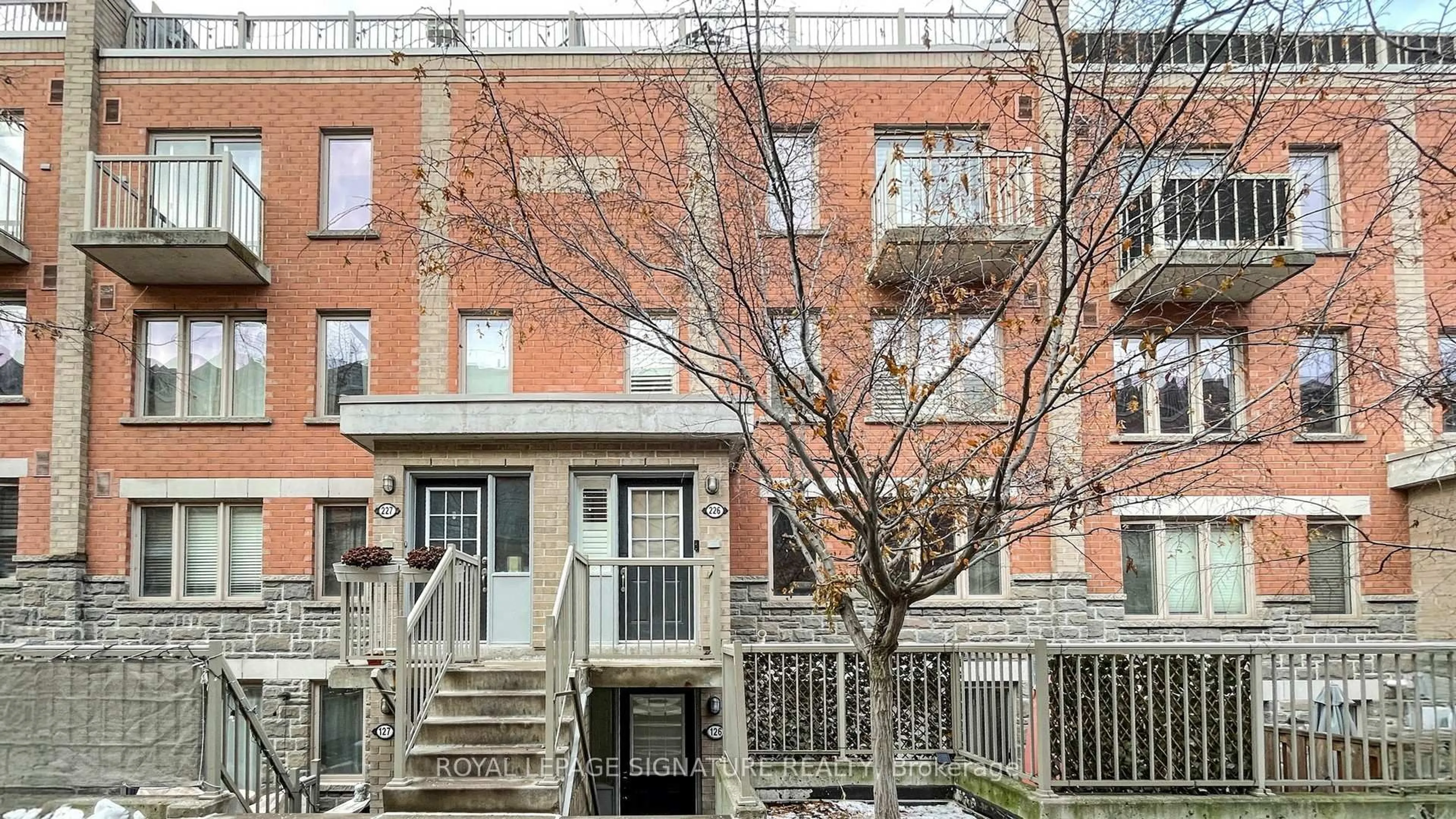 Unknown for 25 Turntable Cres #226, Toronto Ontario M6H 4K8