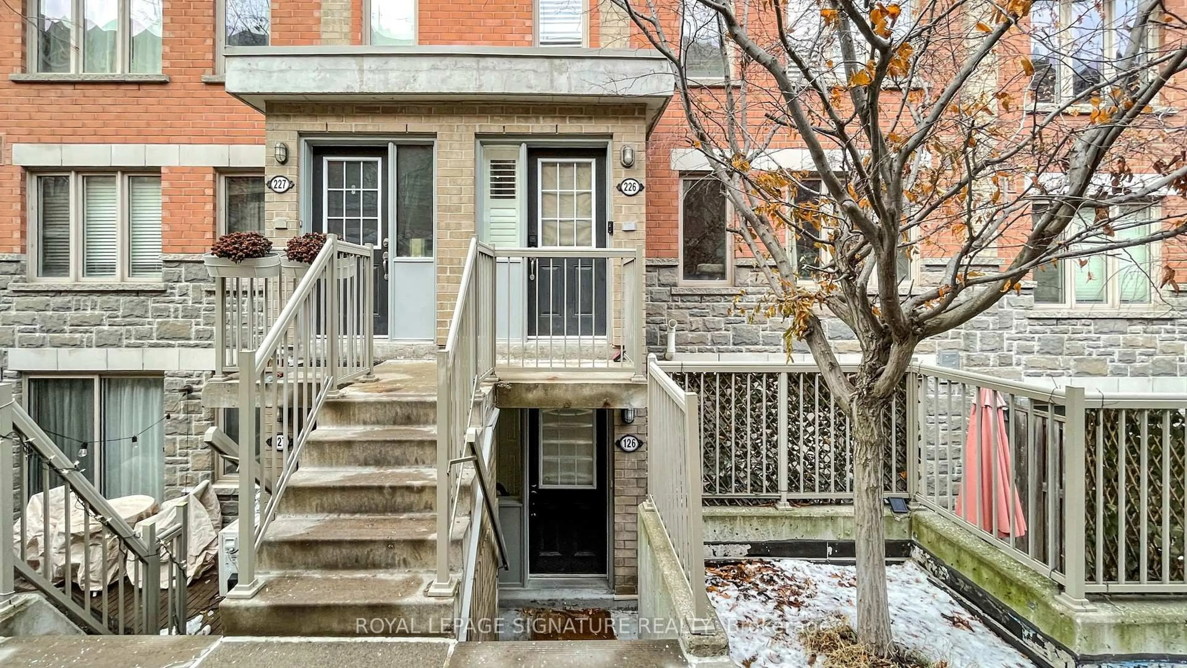 Unknown for 25 Turntable Cres #226, Toronto Ontario M6H 4K8