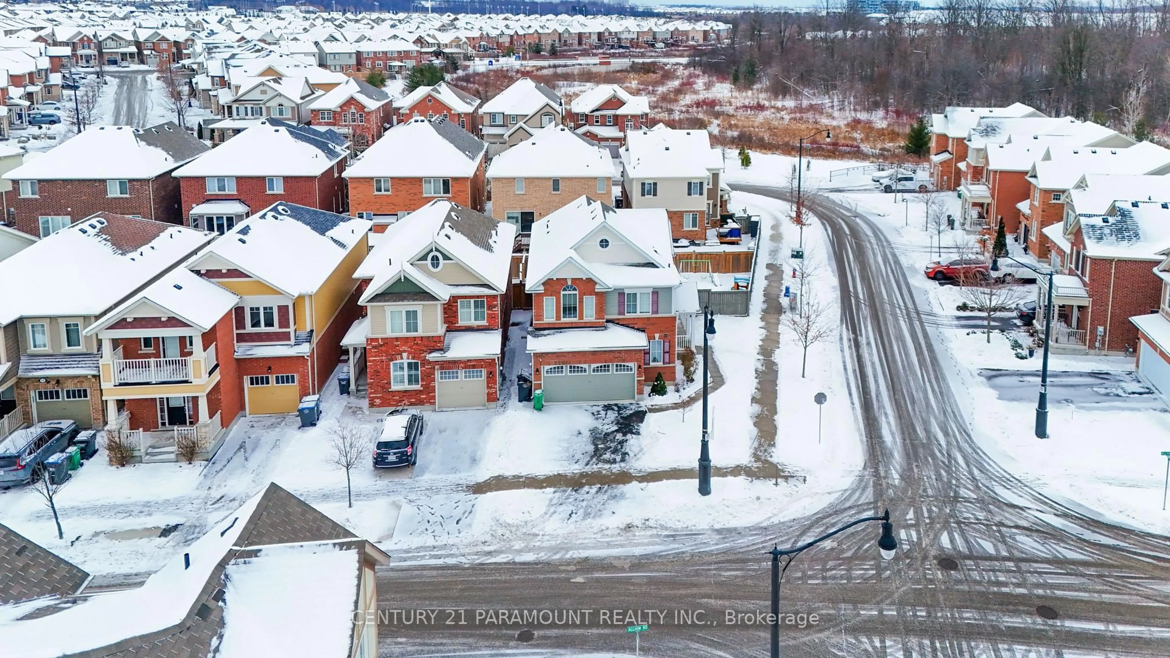 A pic from outside/outdoor area/front of a property/back of a property/a pic from drone, street for 39 Fenchurch Dr, Brampton Ontario L7A 4G1