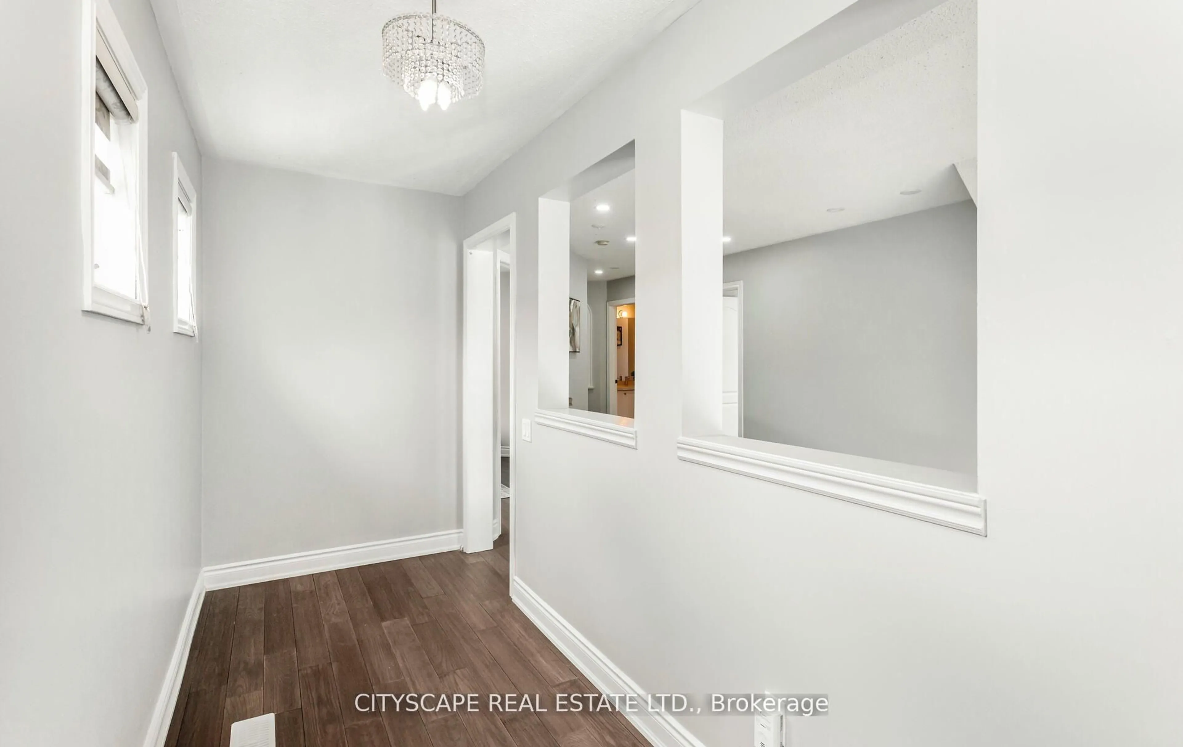 Indoor entryway for 194 Tawny Cres, Oakville Ontario L6L 6T4