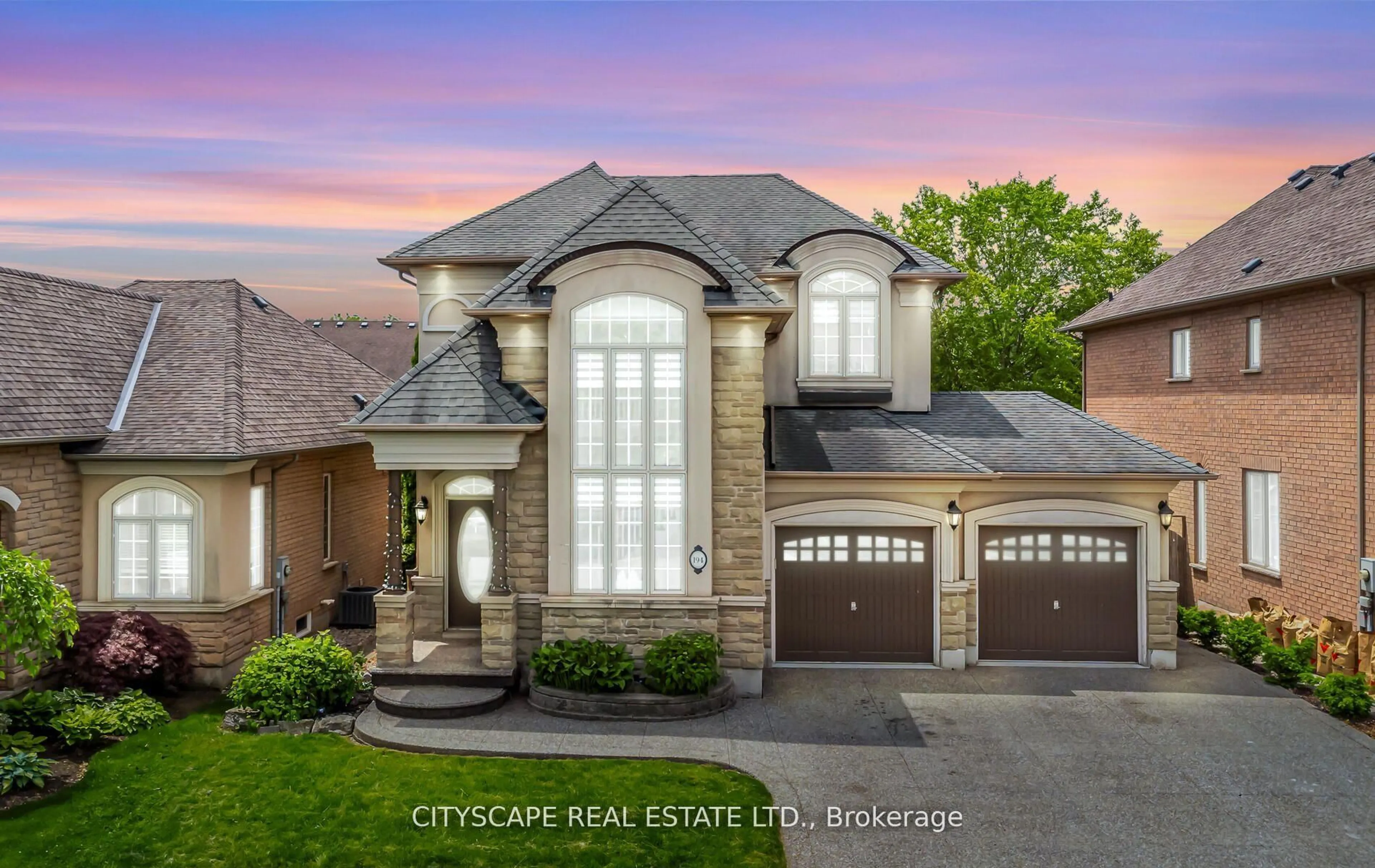 Home with brick exterior material, street for 194 Tawny Cres, Oakville Ontario L6L 6T4