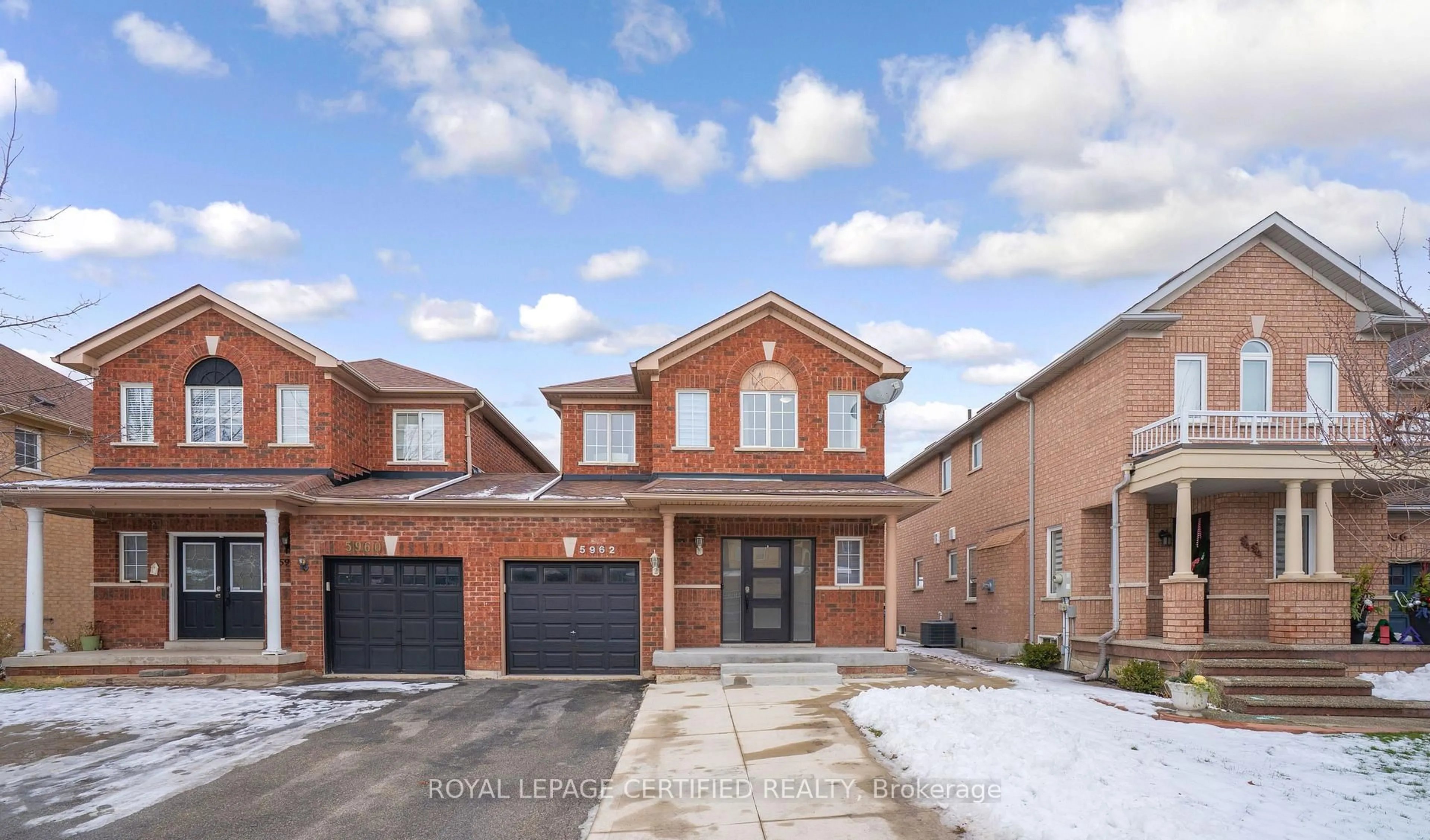 Home with brick exterior material, street for 5962 Manzanillo Cres, Mississauga Ontario L5M 6Y3