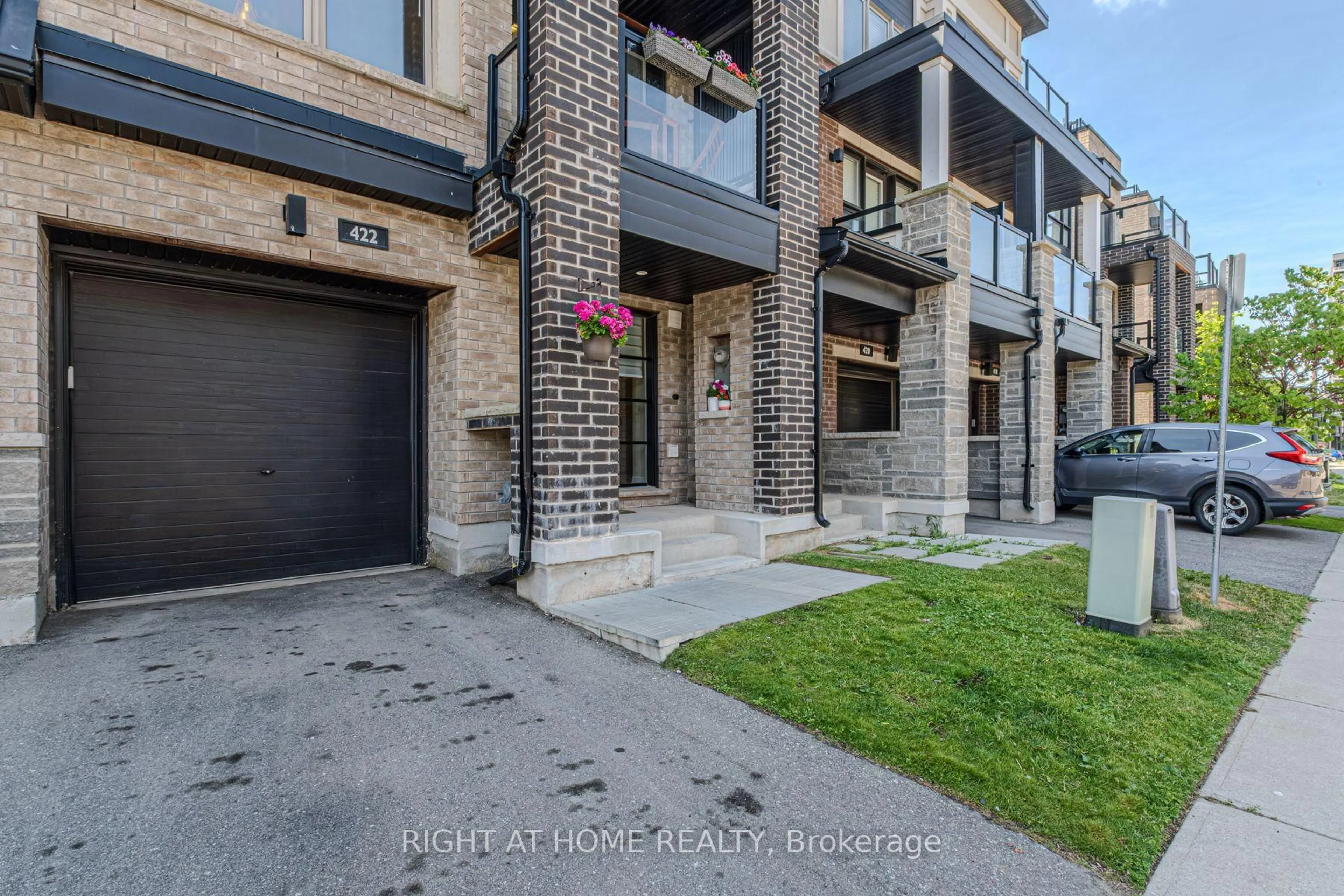 Home with brick exterior material, street for 422 Athabasca Common, Oakville Ontario L6H 0R5