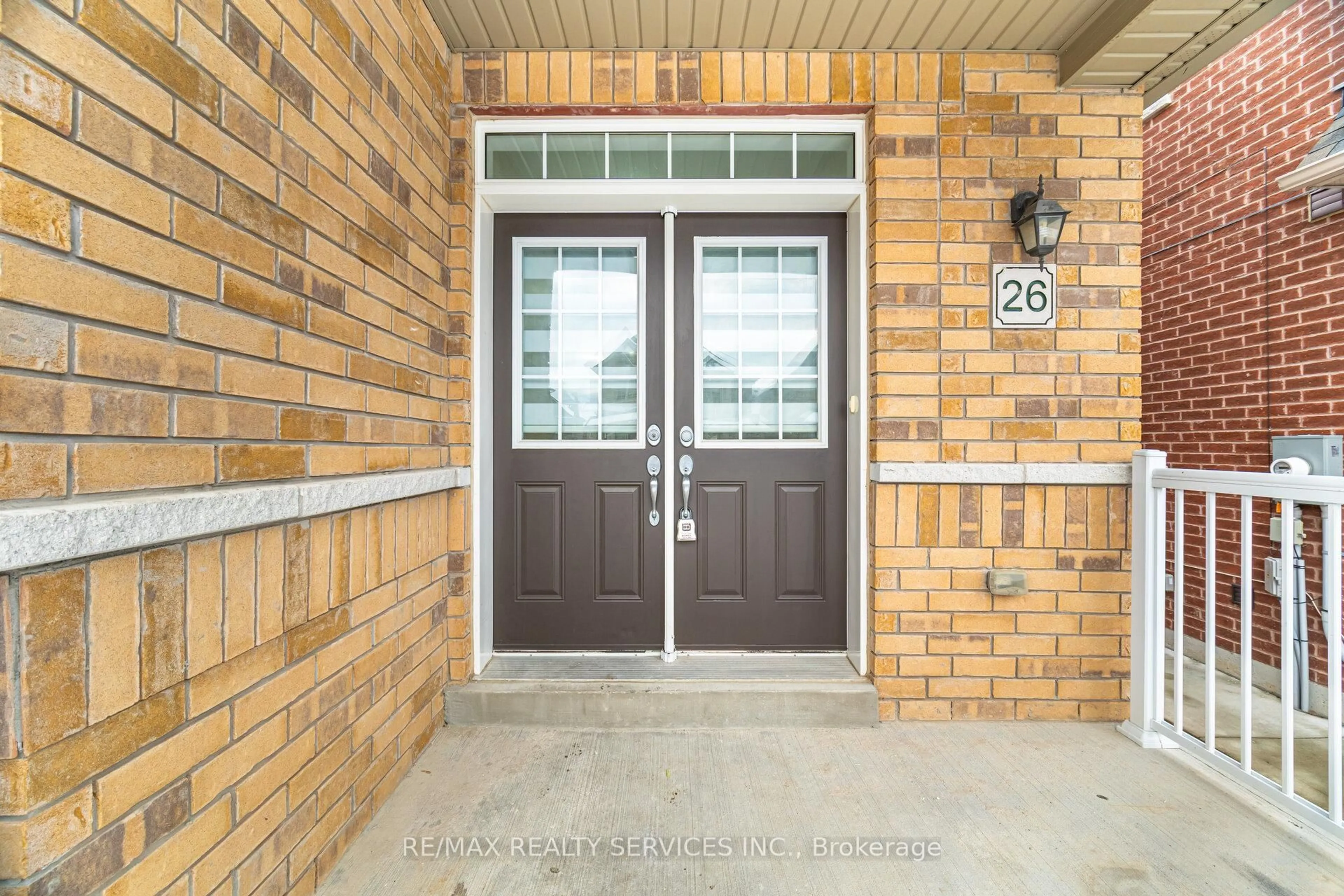 Indoor entryway for 26 Deer Ridge Tr, Caledon Ontario L7C 3Z6