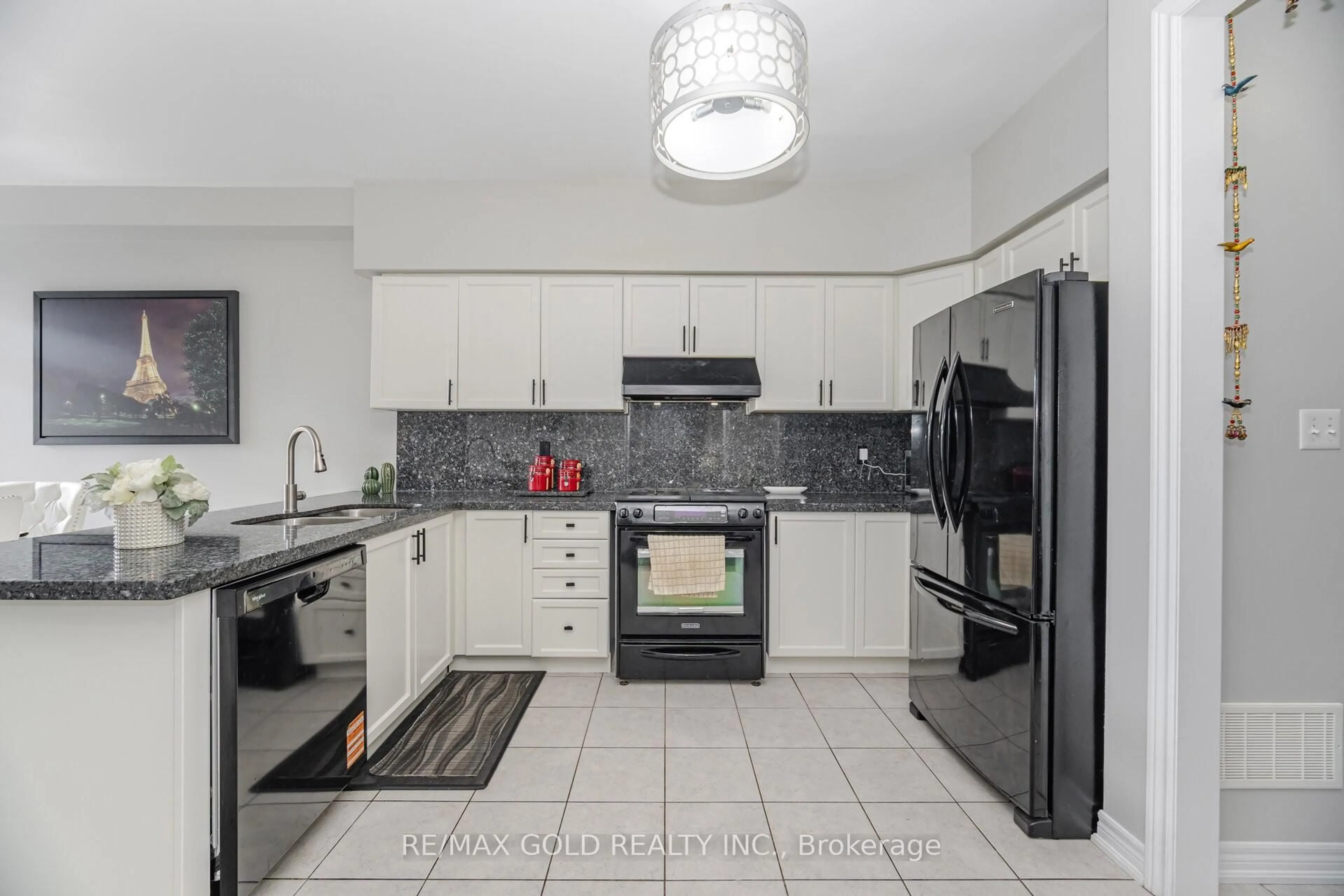 Standard kitchen, ceramic/tile floor for 262 Thorndale Rd, Brampton Ontario L6P 3H2