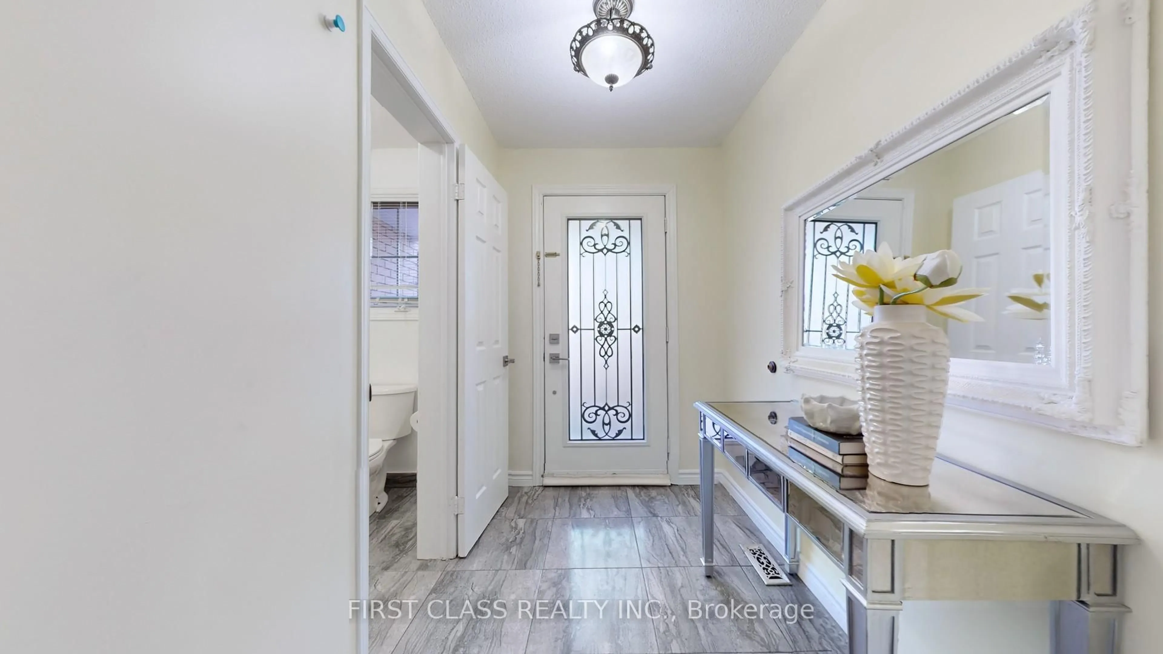 Indoor entryway for 2231 Shipwright Rd, Oakville Ontario L6M 3E2