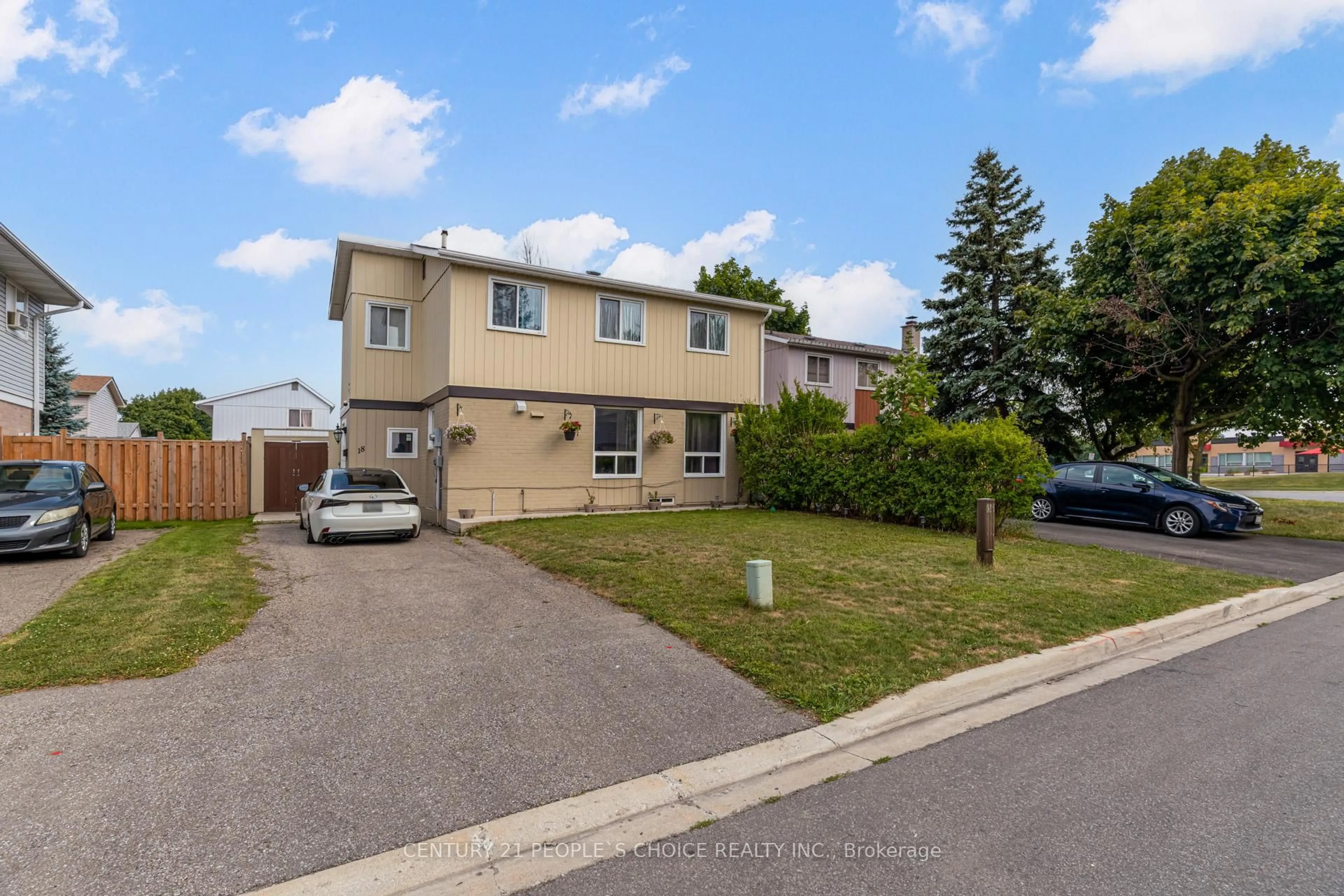 A pic from outside/outdoor area/front of a property/back of a property/a pic from drone, street for 18 Hernon Crt, Brampton Ontario L6S 2B9