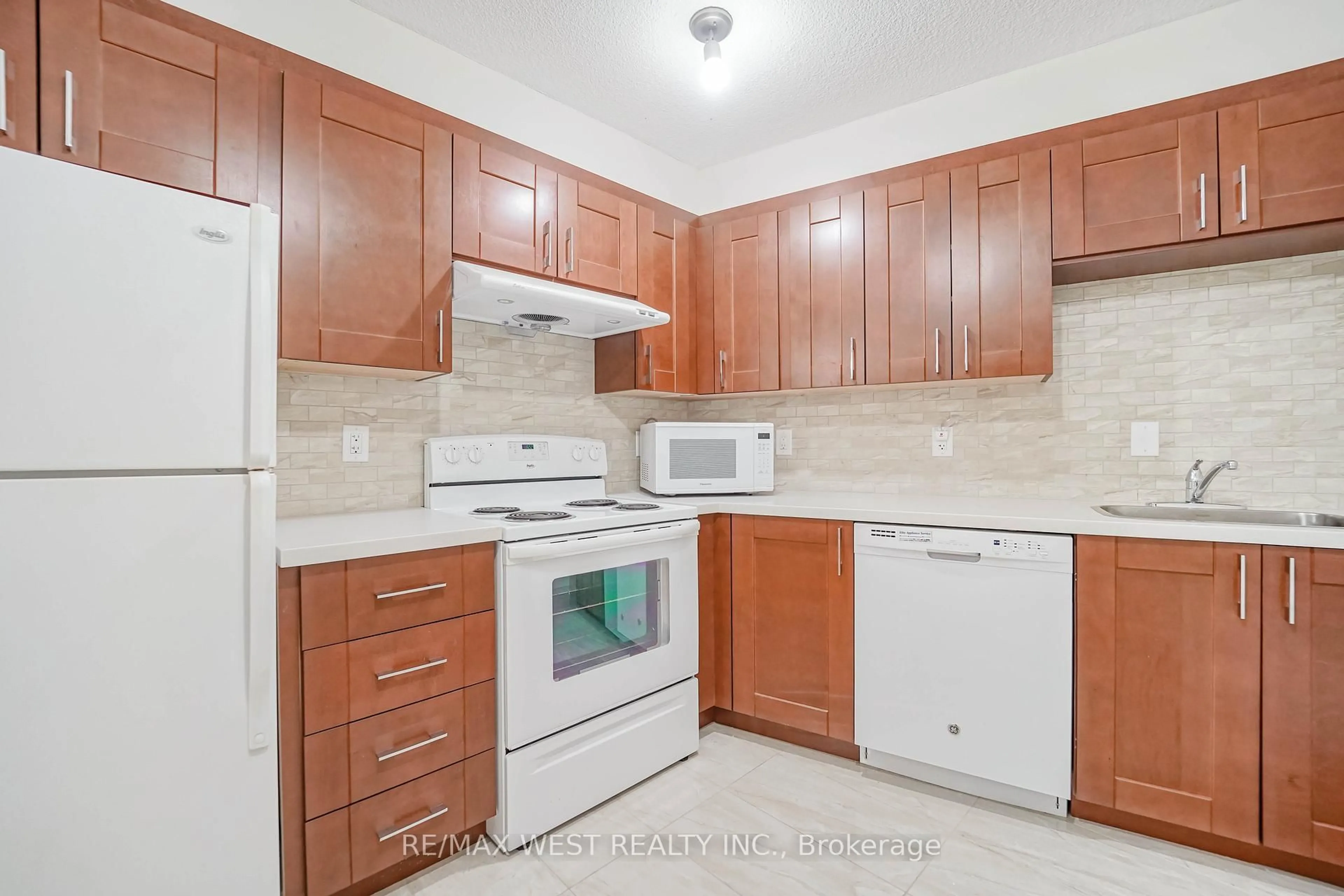 Standard kitchen, unknown for 50 Mississauga Valley Blvd #315, Mississauga Ontario L5A 3S2