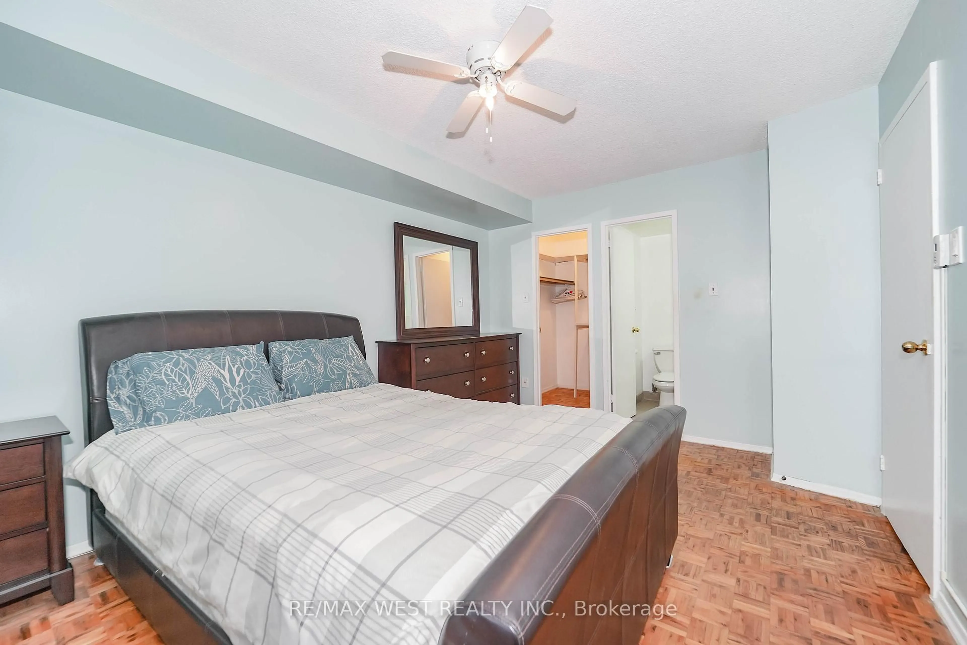 Bedroom with bed, unknown for 50 Mississauga Valley Blvd #315, Mississauga Ontario L5A 3S2