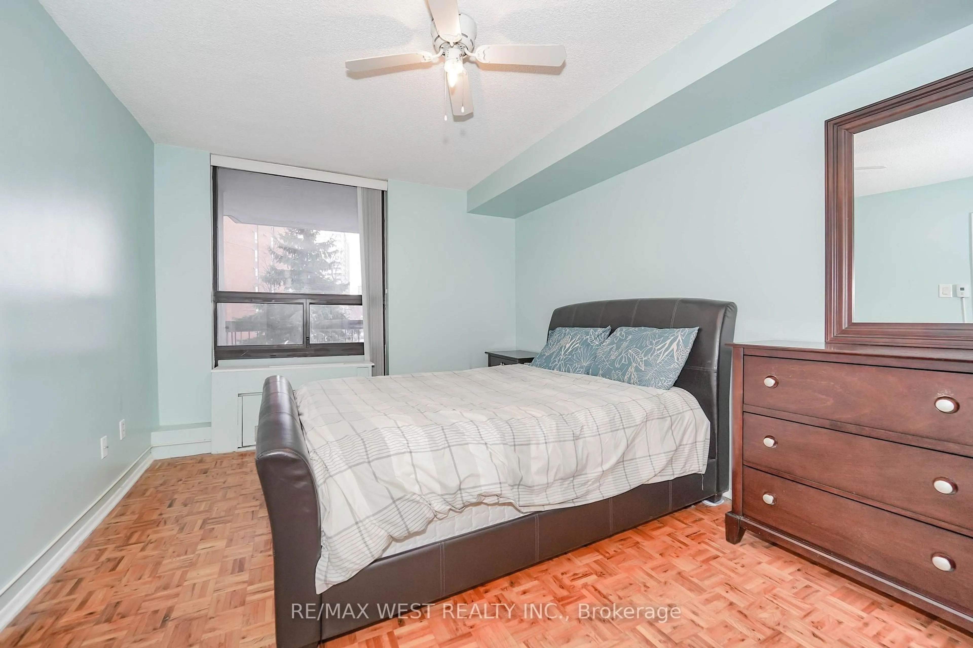 Bedroom with bed, unknown for 50 Mississauga Valley Blvd #315, Mississauga Ontario L5A 3S2