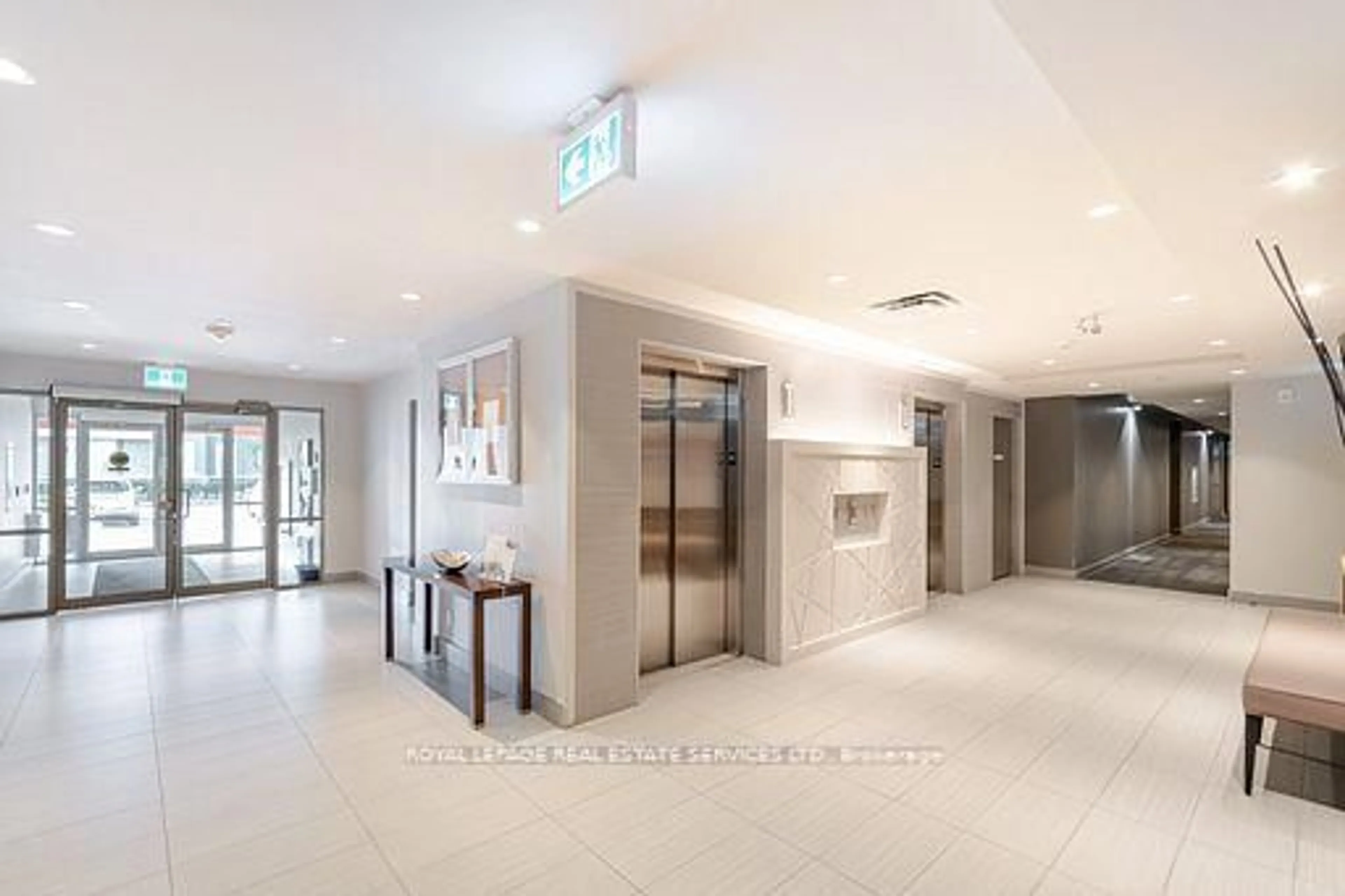 Indoor foyer for 3028 Creekshore Common #310, Oakville Ontario L5M 5K6