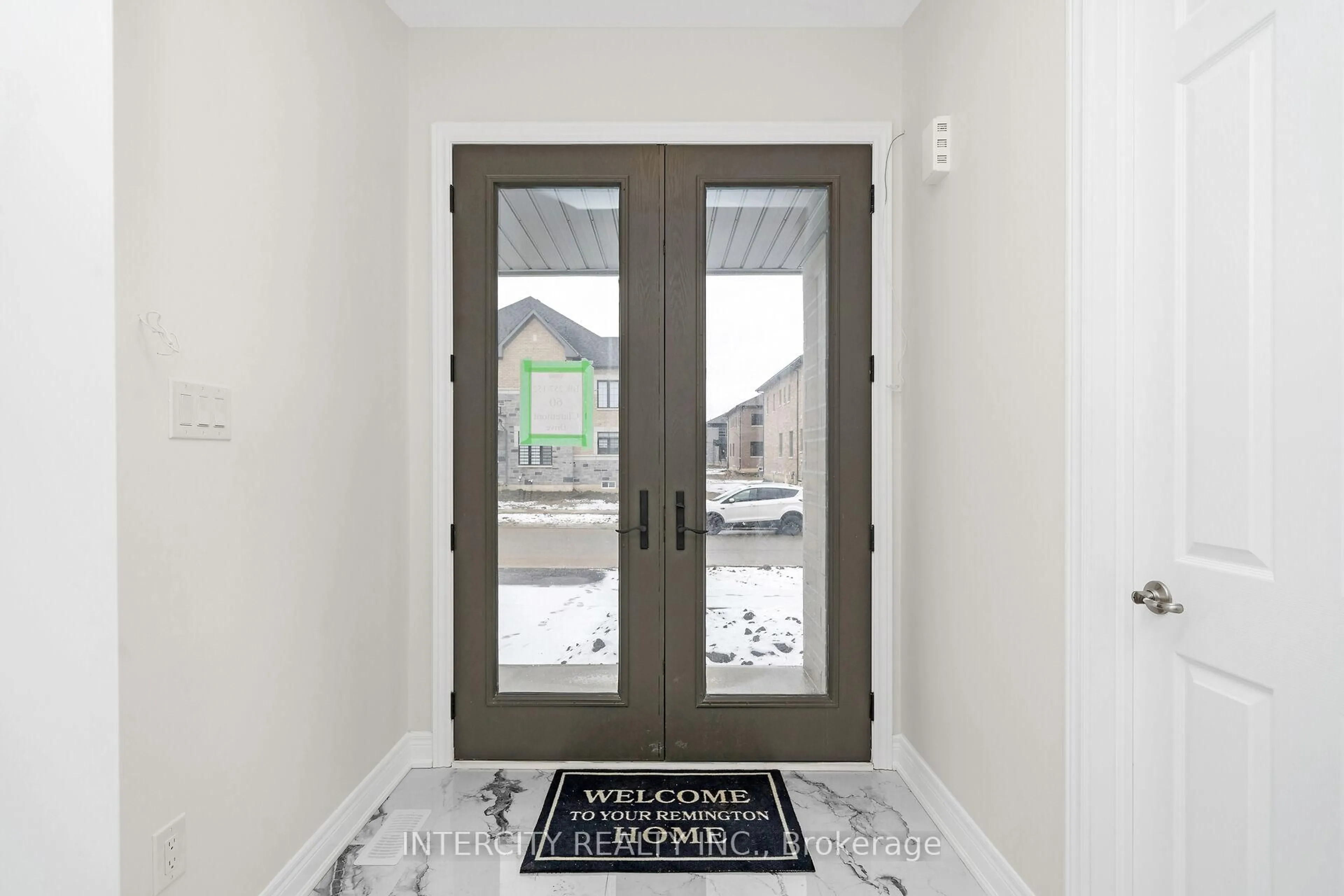 Indoor entryway for 60 Claremont Dr, Brampton Ontario L6R 4G3