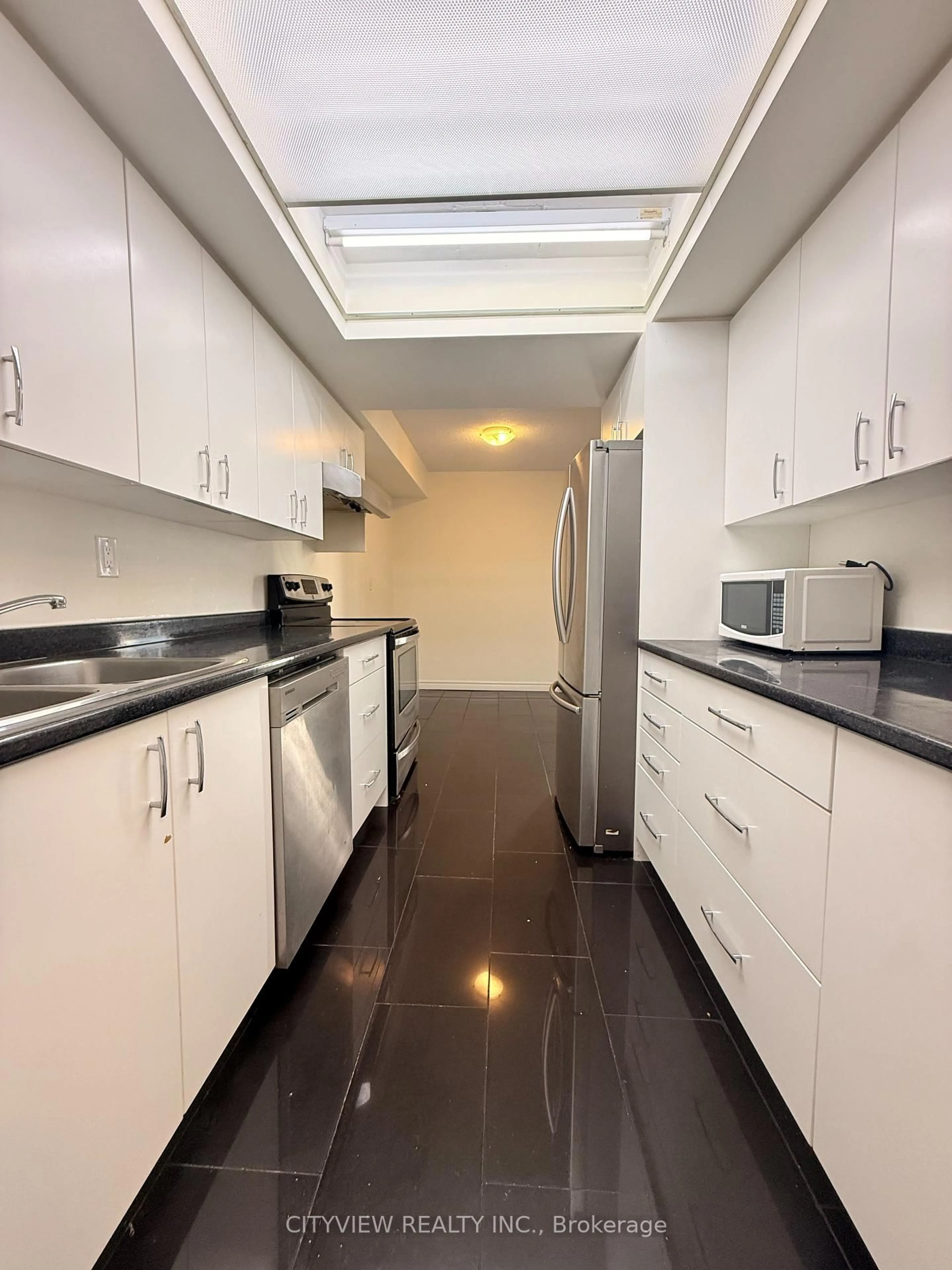 Standard kitchen, unknown for 4460 Tucana Crt #610, Mississauga Ontario L5R 3R4