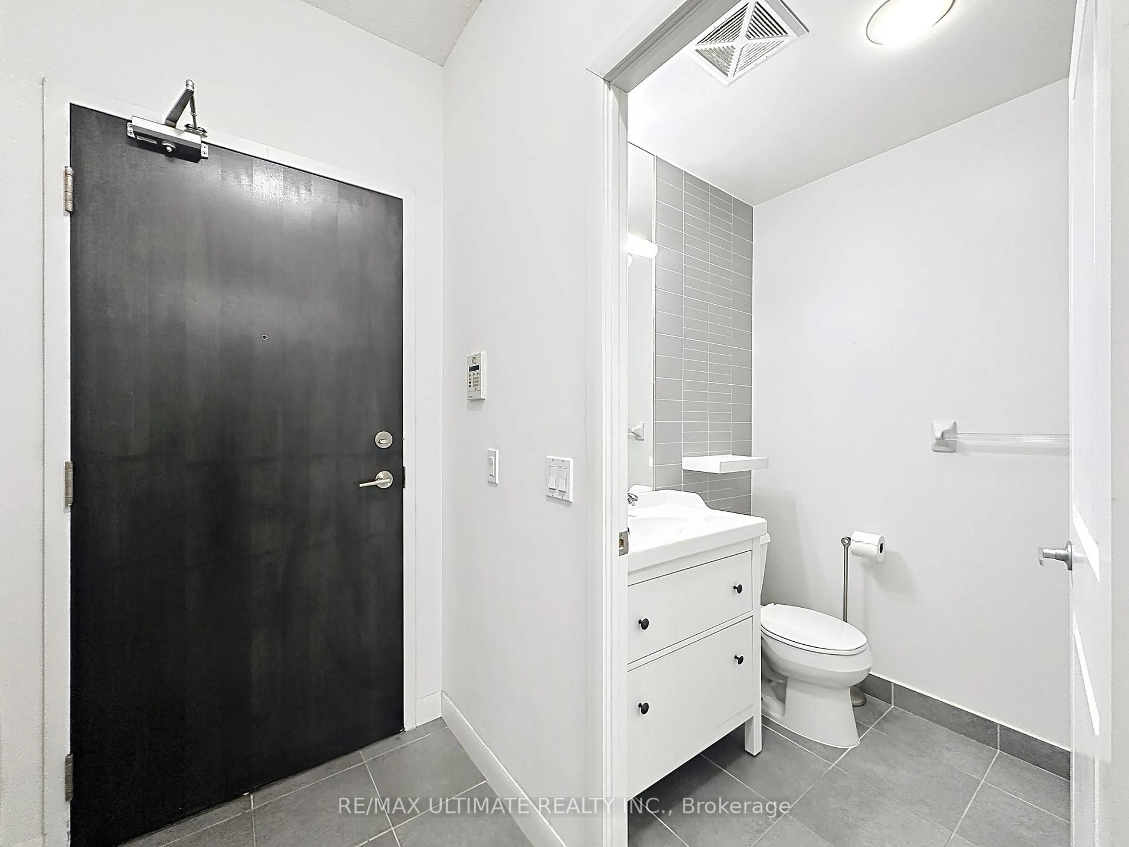 Standard bathroom, unknown for 235 Sherway Gardens Rd #2411, Toronto Ontario M9C 0A2