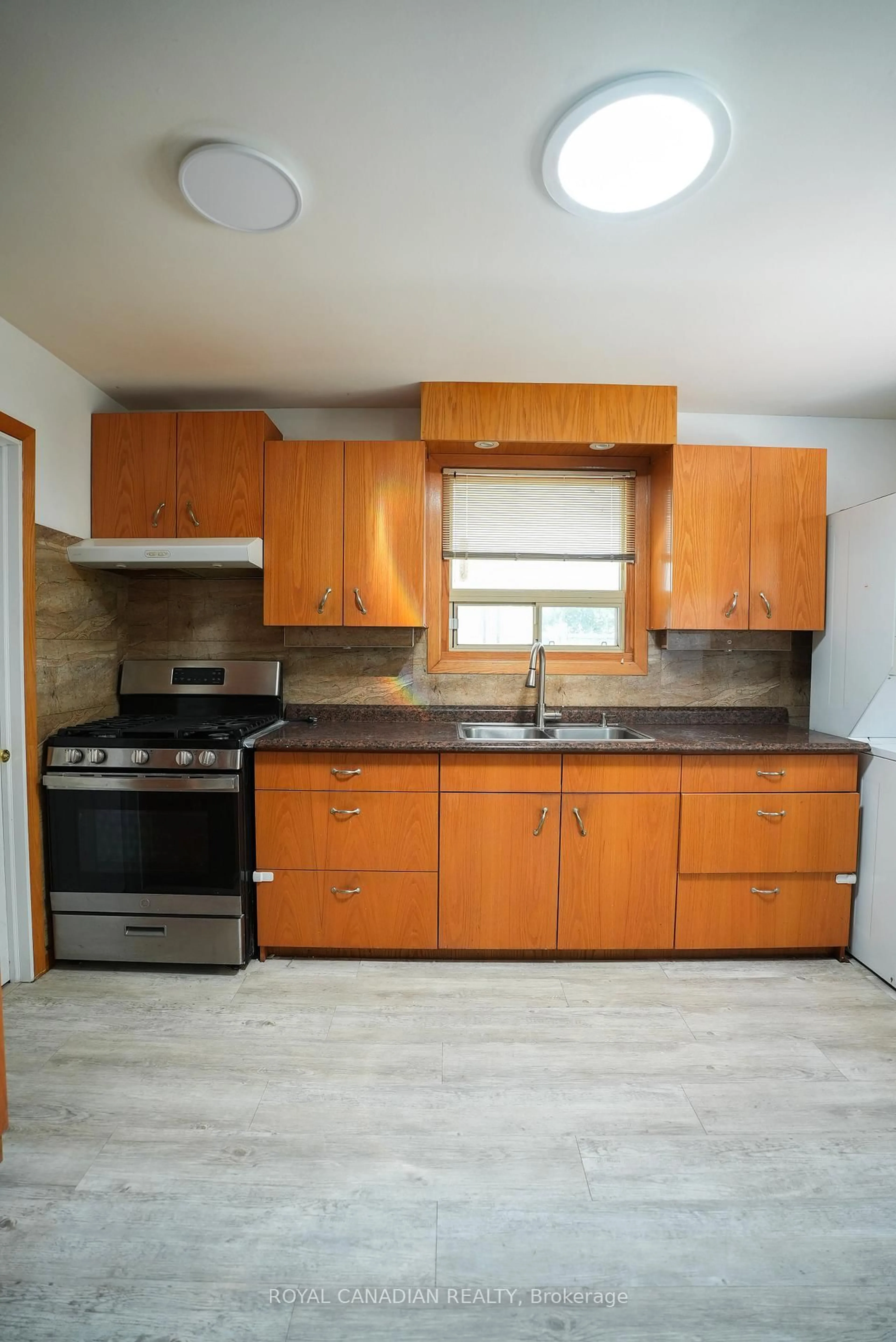 Standard kitchen, unknown for 67 Sutherland Ave, Brampton Ontario L6V 2H6