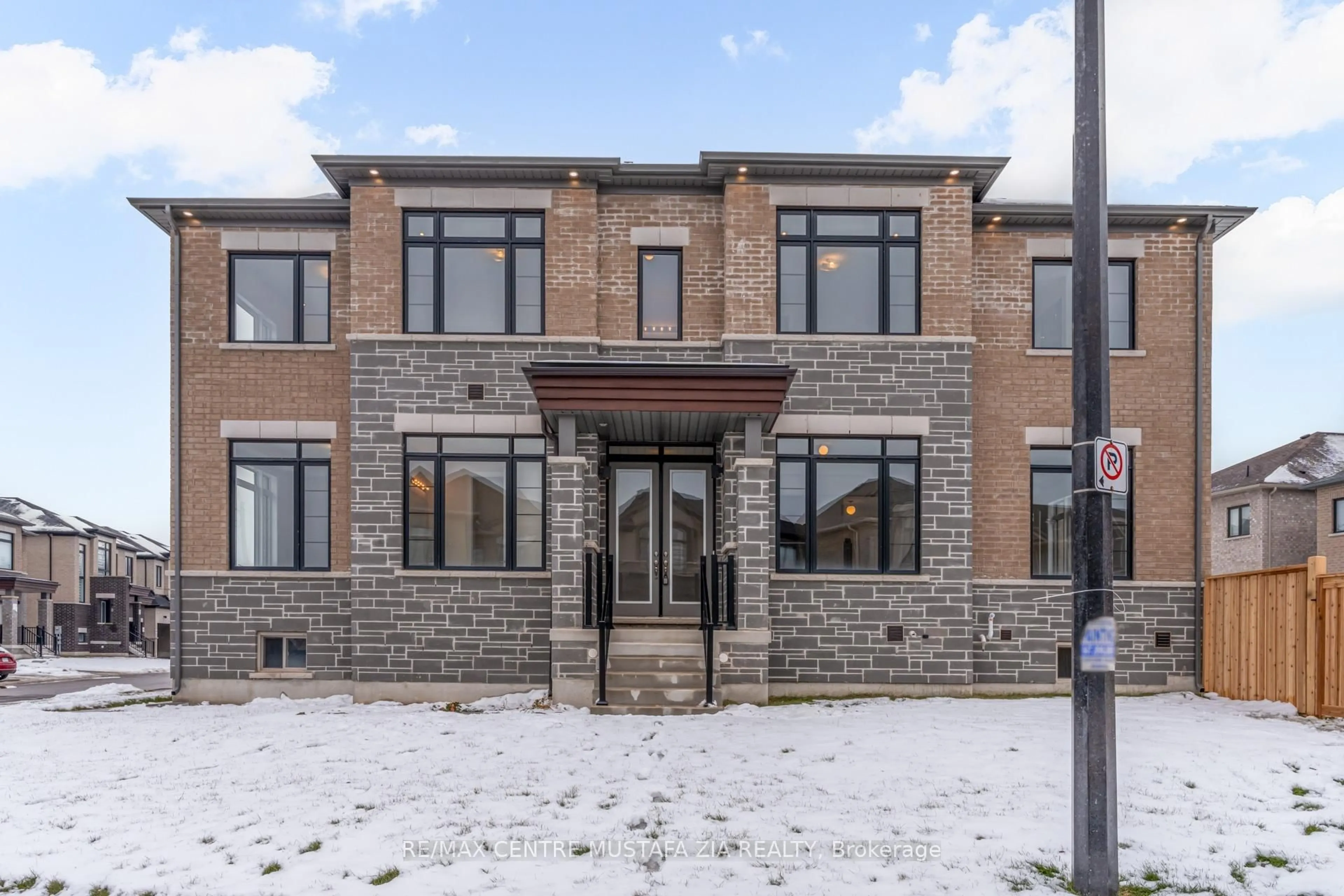 Home with brick exterior material, building for 883 Plum Pl, Milton Ontario L9T 7E7