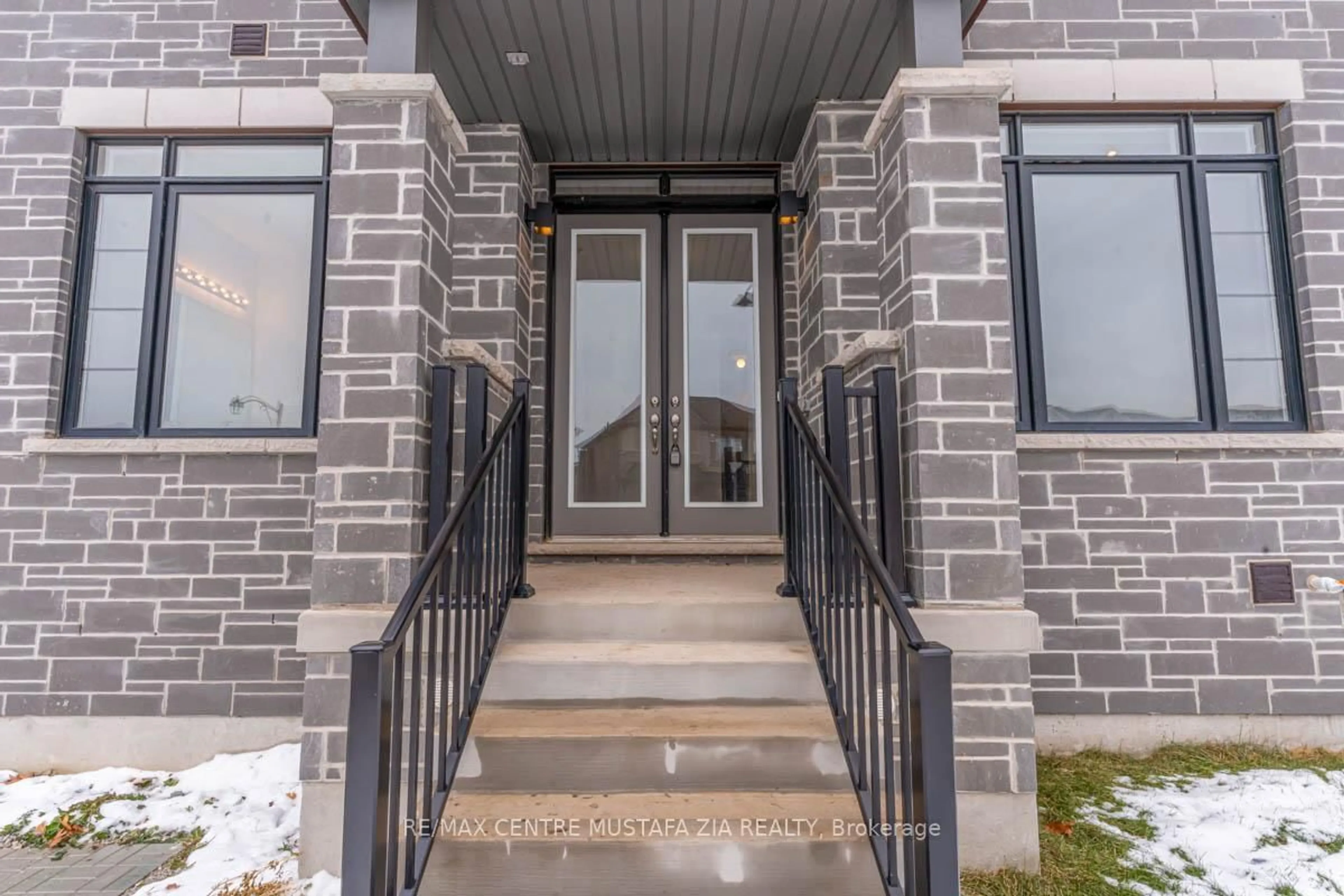 Indoor entryway for 883 Plum Pl, Milton Ontario L9T 7E7