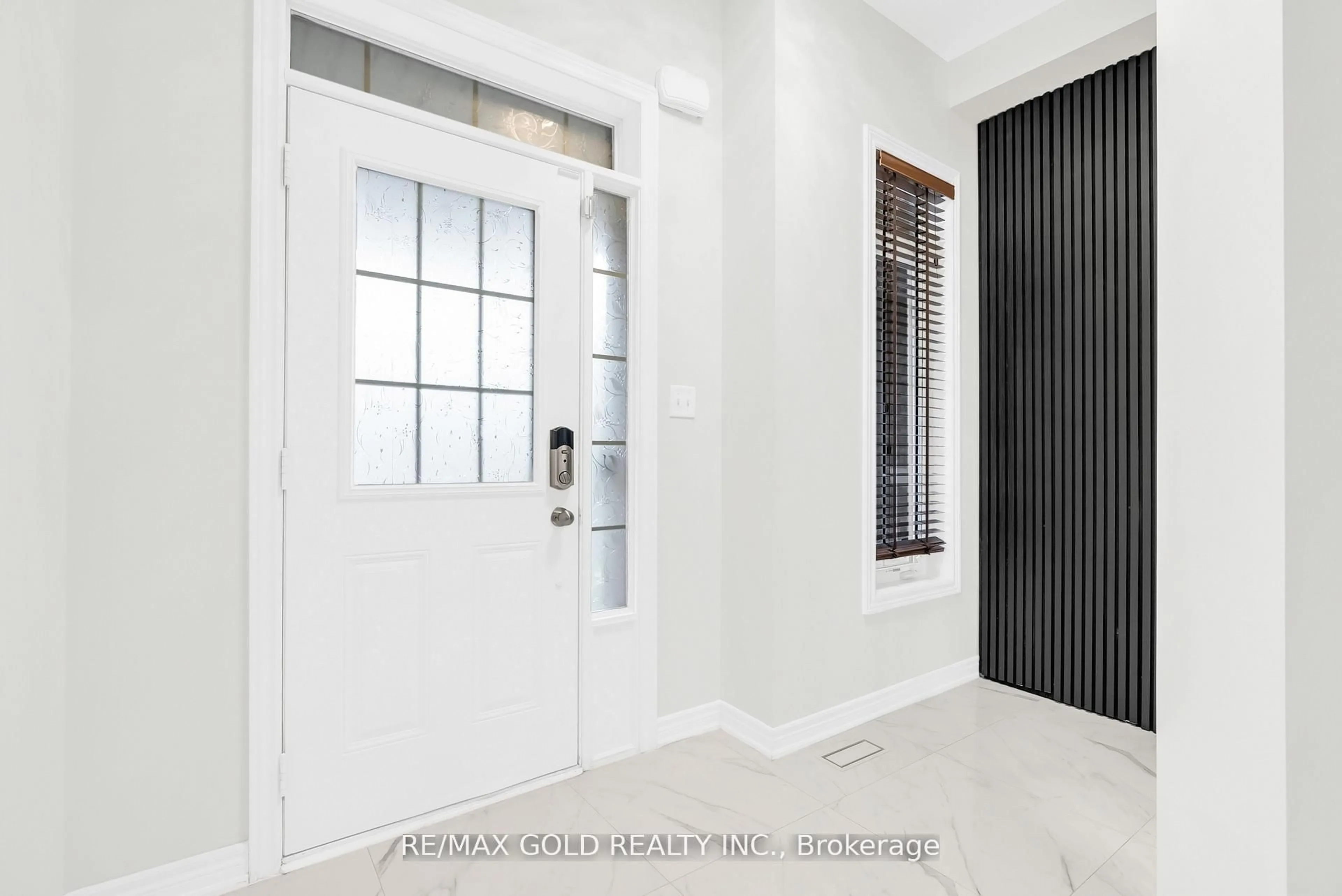 Indoor entryway for 20 Pritchard Rd, Brampton Ontario L7A 0Z7