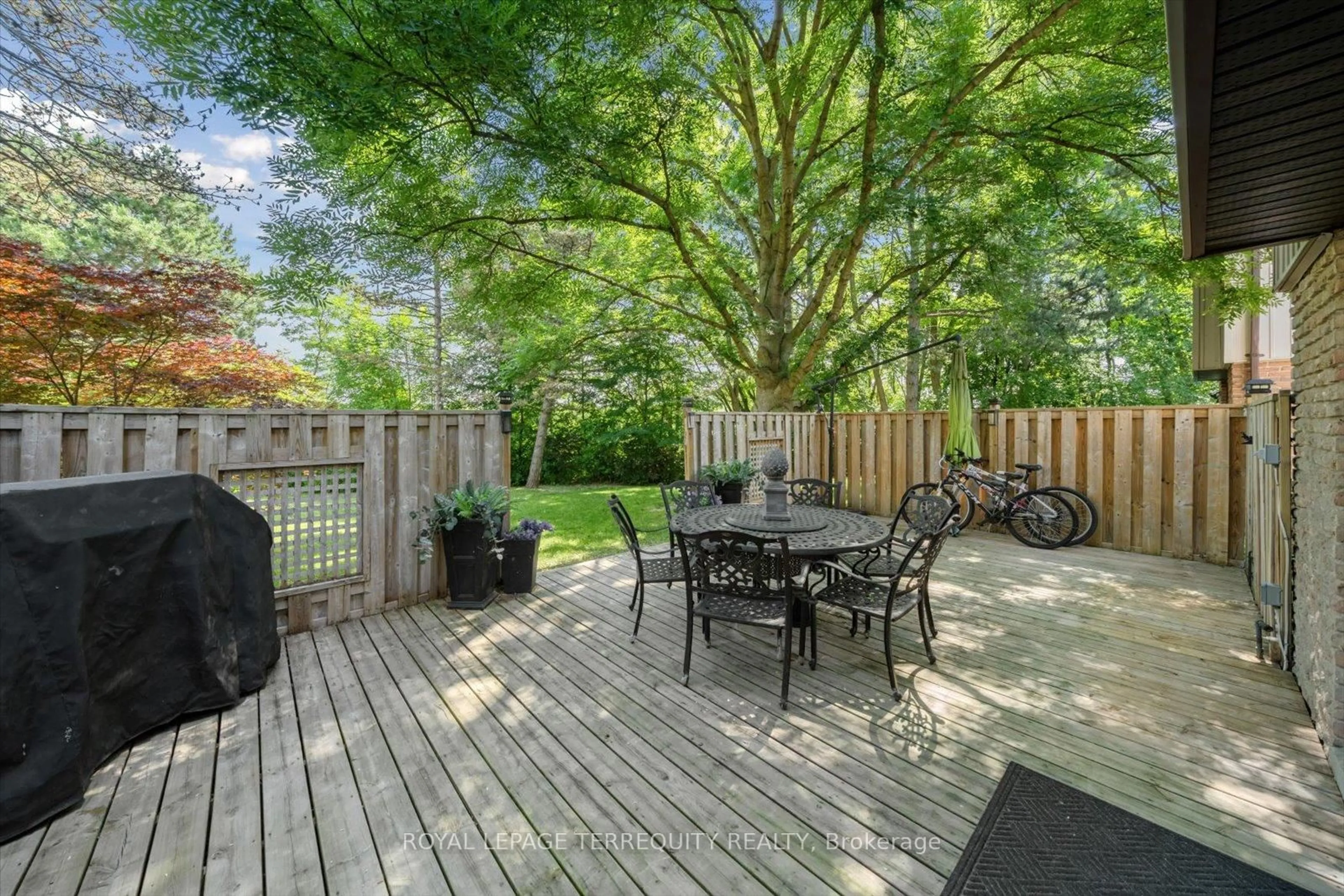 Patio, forest/trees view for 1825 Hyde Mill Cres, Mississauga Ontario L5N 0A7