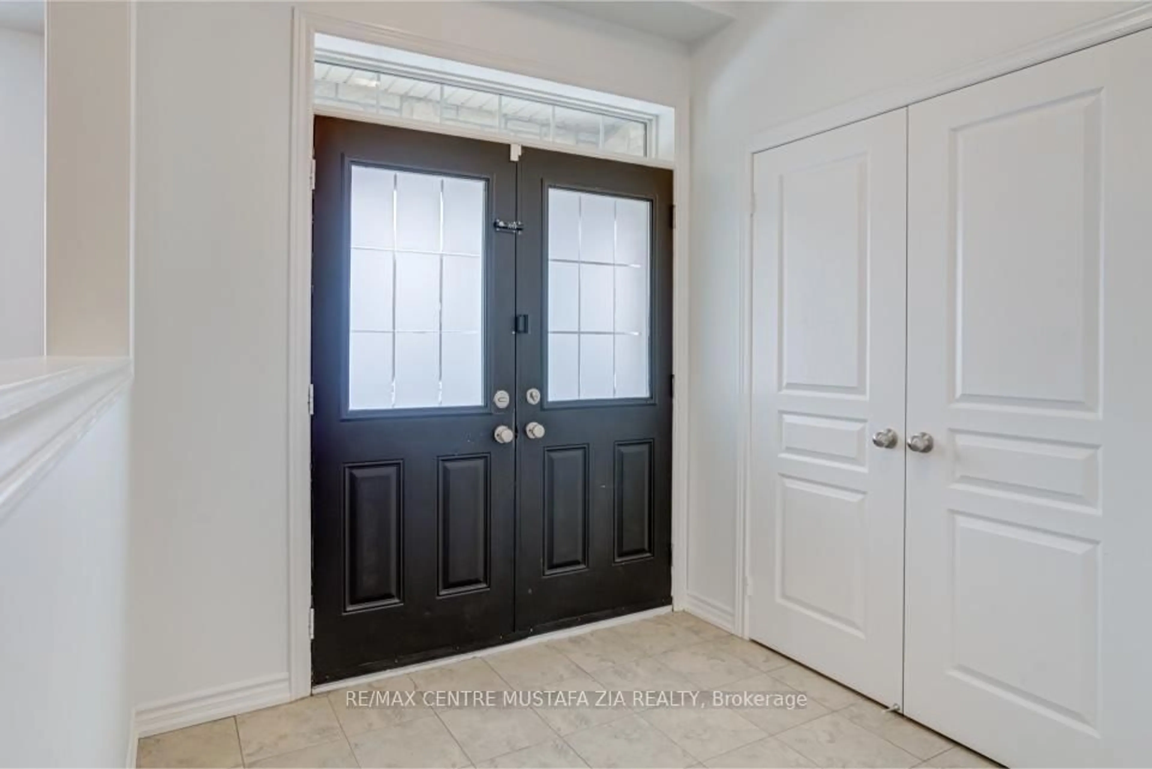 Indoor entryway for 173 Etheridge Ave, Milton Ontario L9E 1J2