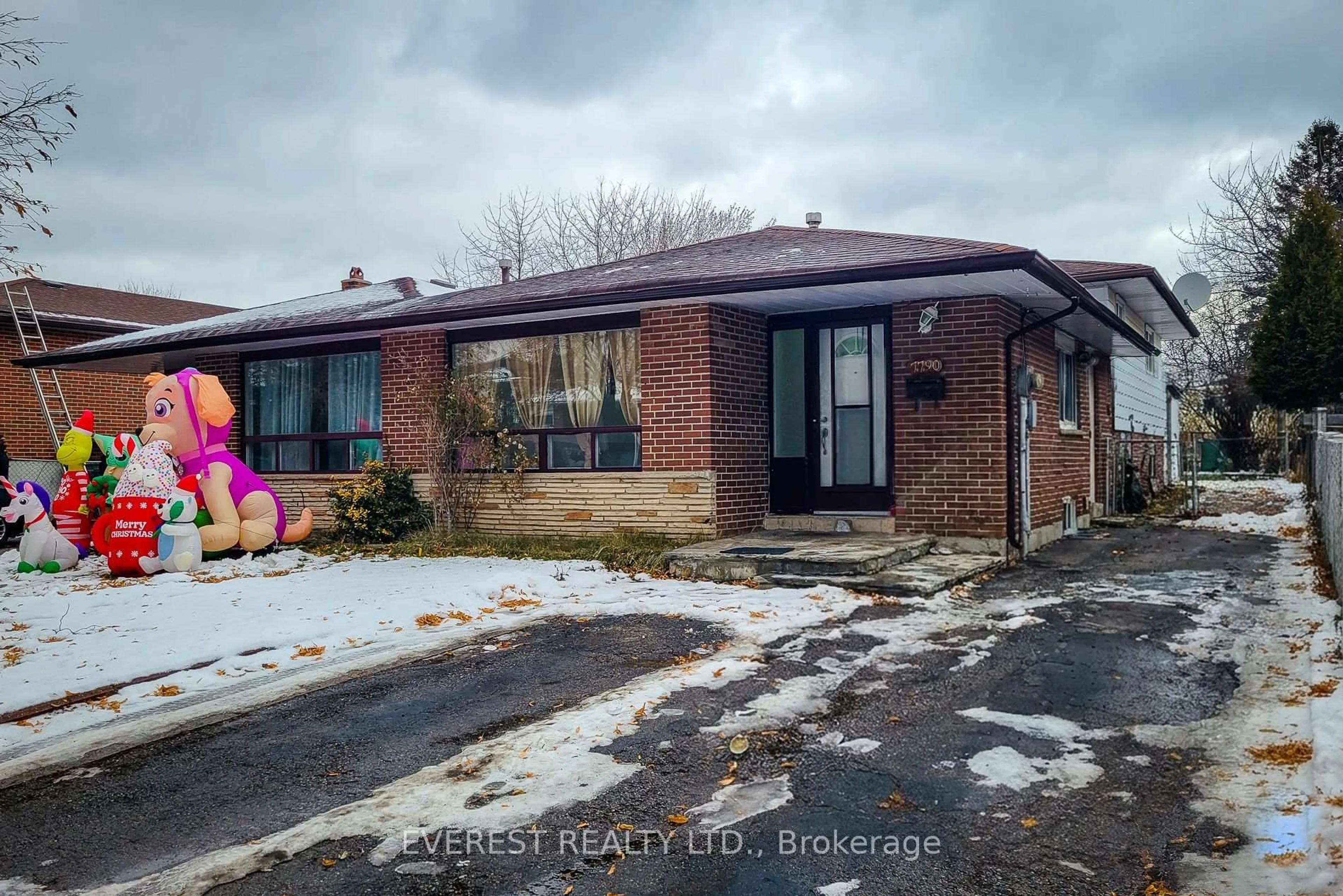 Home with brick exterior material, street for 7790 Kittridge Dr, Mississauga Ontario L4T 3J6